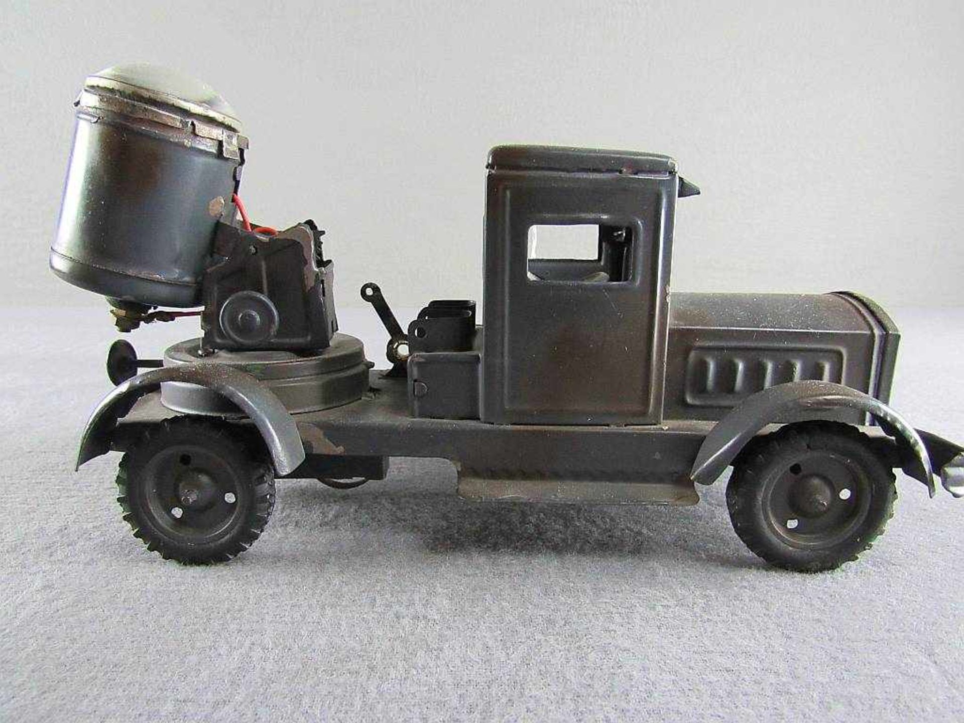 Blechspielzeug um 1930 Flakscheinwerferwagen passend für Elastolien Figuren Länge 24,5cm