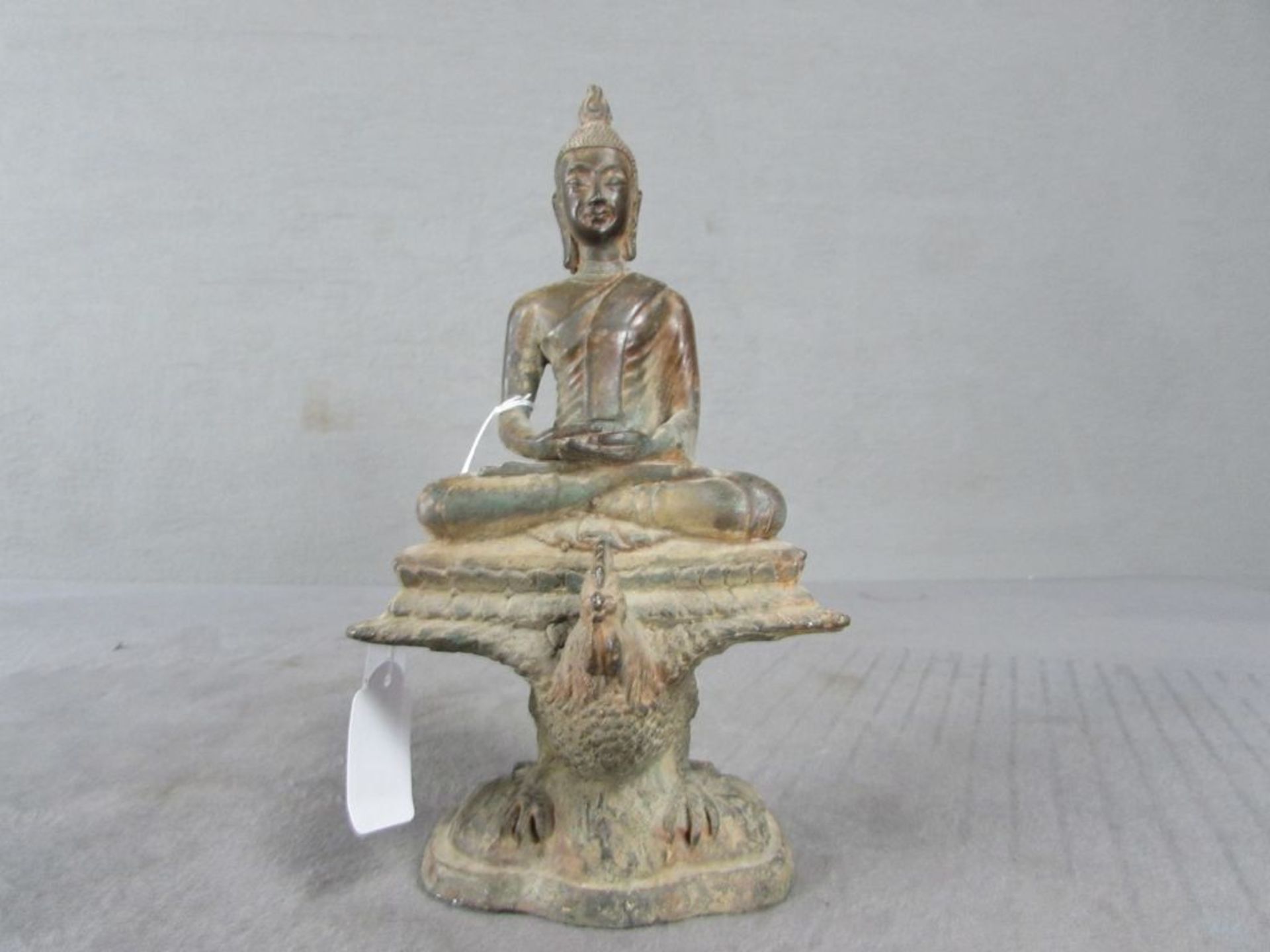 Bronzeskulptur Buddha stark patiniert schönes Stück ungeprüft hier: Im Lotussitz auf Hahn Höhe 24cm