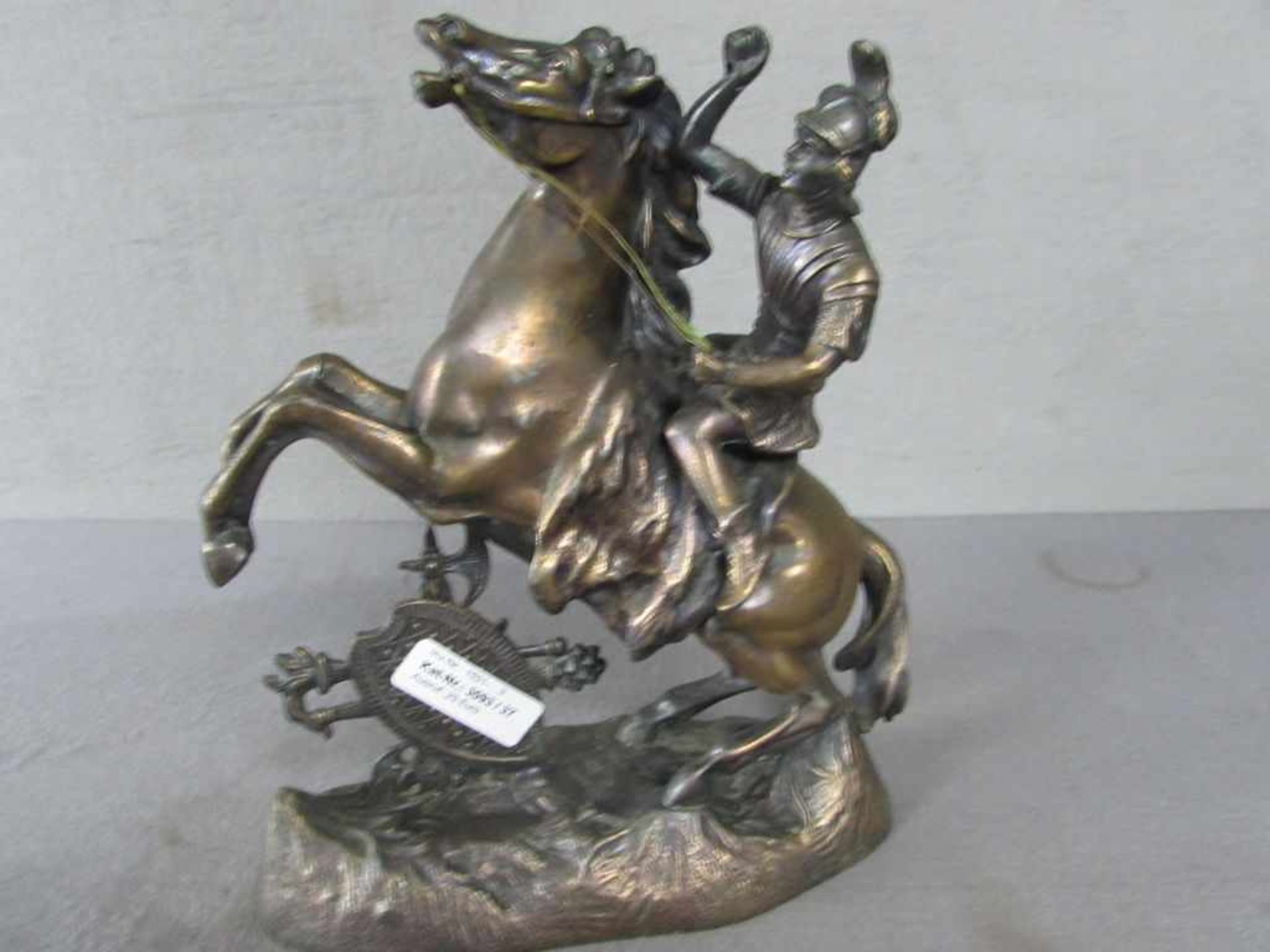 Skulptur Metall Kämpfer auf aufsteigendem Pferd 28cm hoch - Image 2 of 3