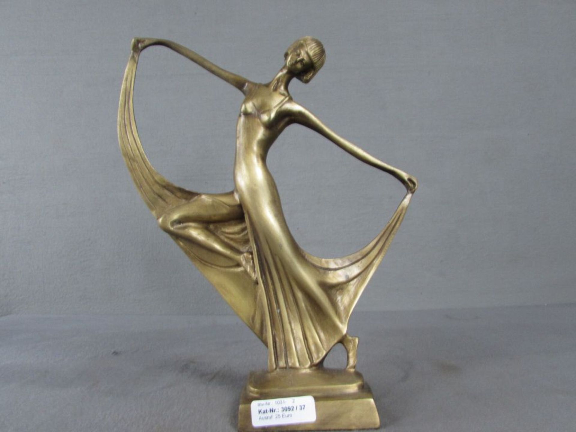 Skulptur in Art Deko tanzende Messingguß 37cm hoch