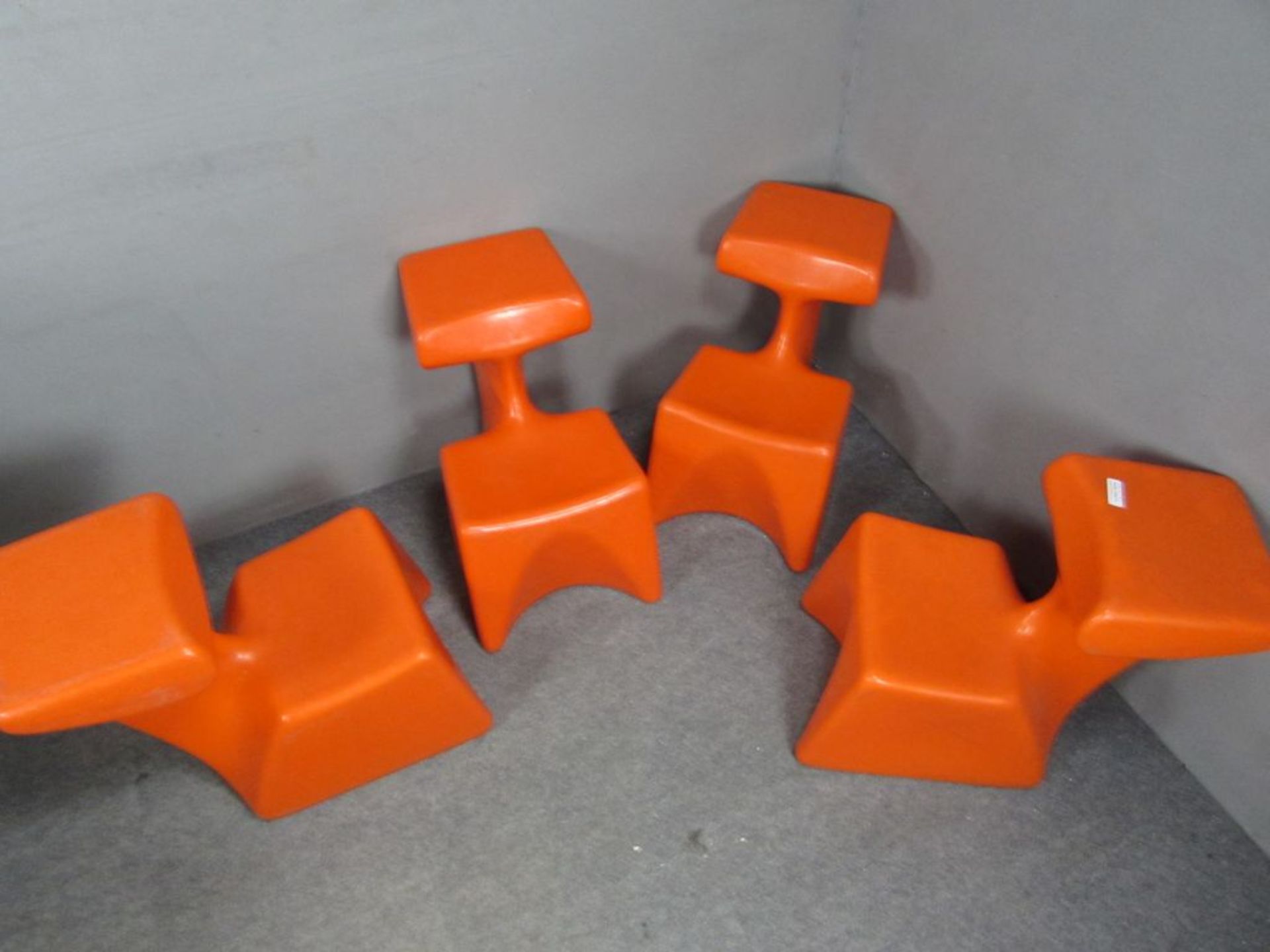 4 Designerhocker Orange Kunststoff gemarkt unter anderem TOP - Bild 2 aus 2