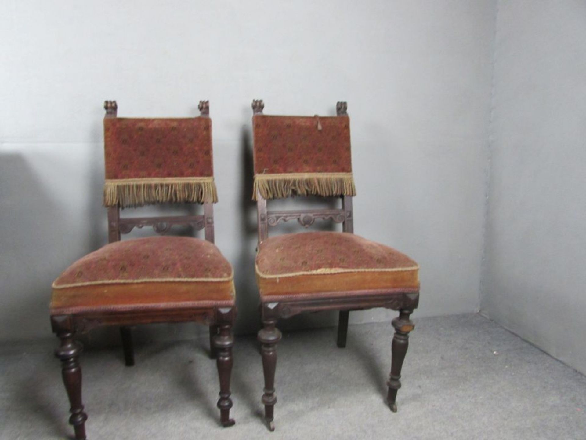 Paar Historismusstühle bedürfen Restauration um 1880