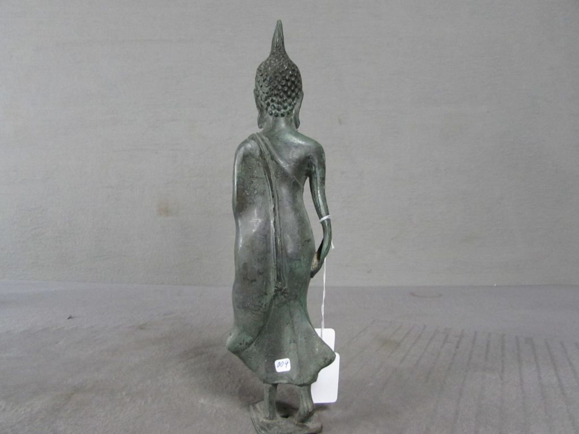Bronzeskulptur Buddha stark patiniert schönes Stück ungeprüft hier: gehend Höhe 29cm - Bild 3 aus 3