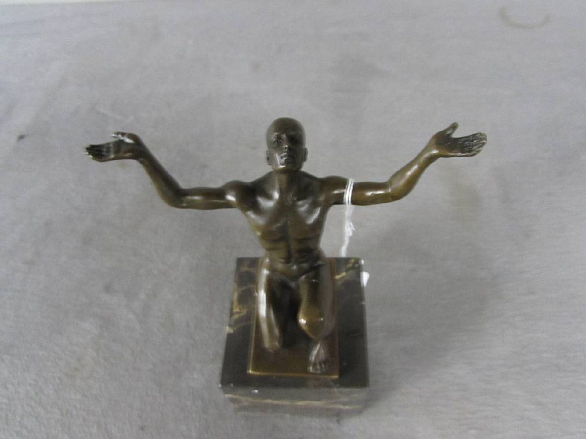 Bronze Skulptur, auf Marmorplinthe, signiert und plaketiert, hier betender Jüngling, höhe: 18cm - Bild 2 aus 4