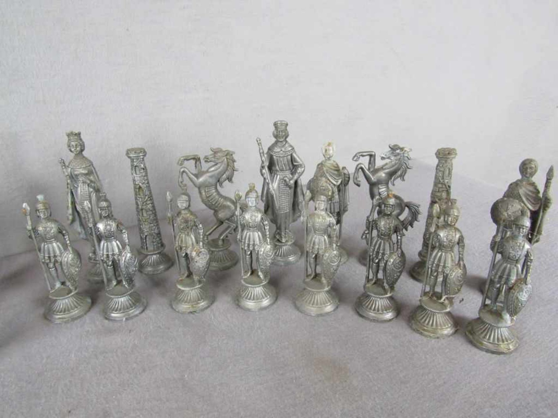 Konvolut Schachfiguren Metallguß ca. 13cm hoch - Image 3 of 3