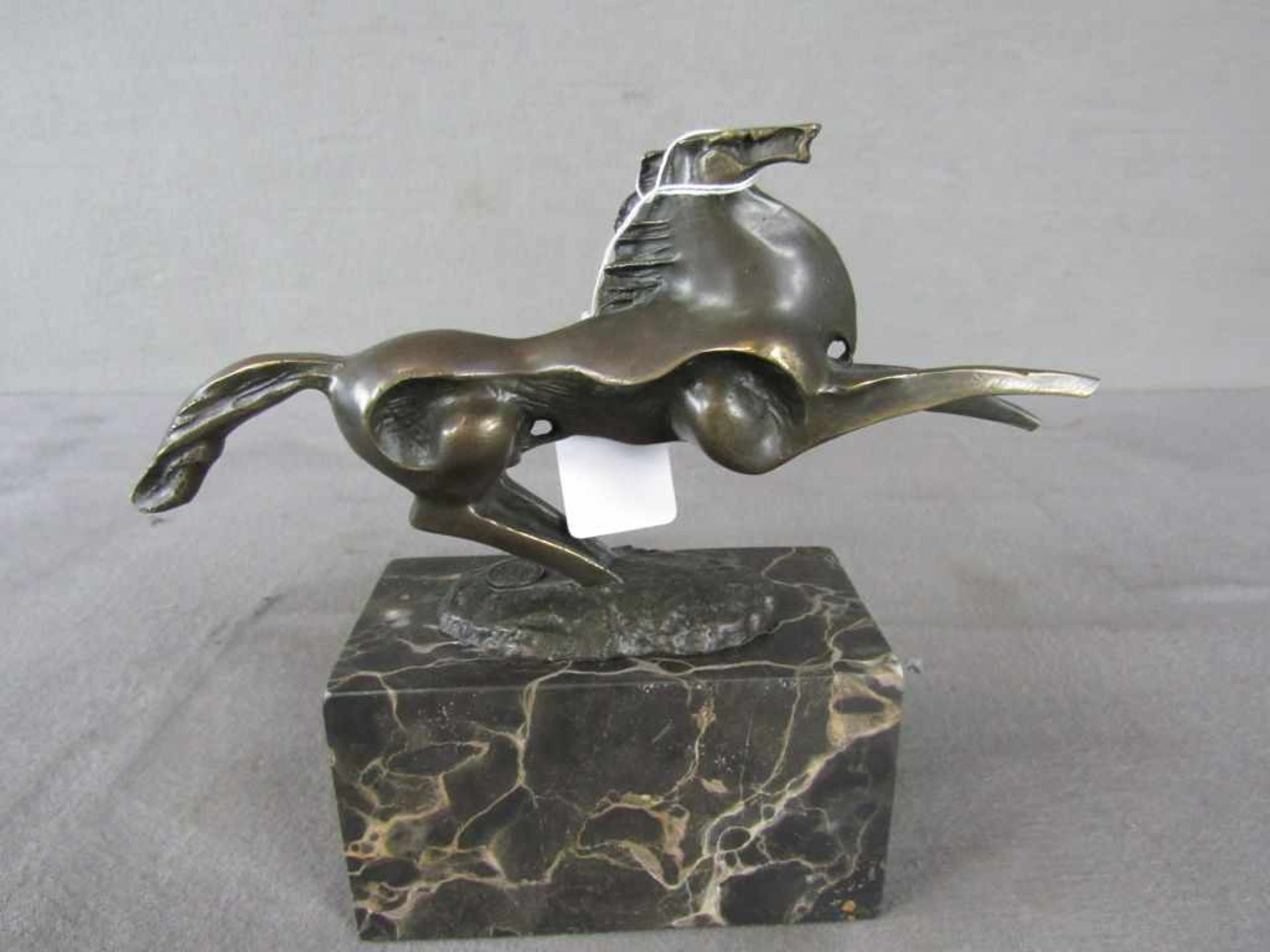 Bronzeskulptur auf Marmorplinte Pferd dieses plaketiert 19cm hoch