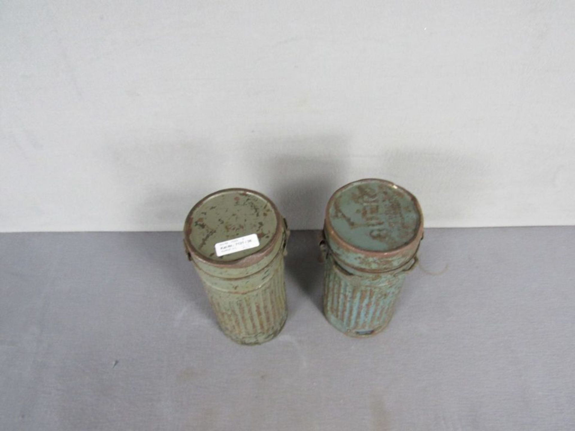 2 Gasmaskenkanister (WH, RLB) leer - Bild 2 aus 2
