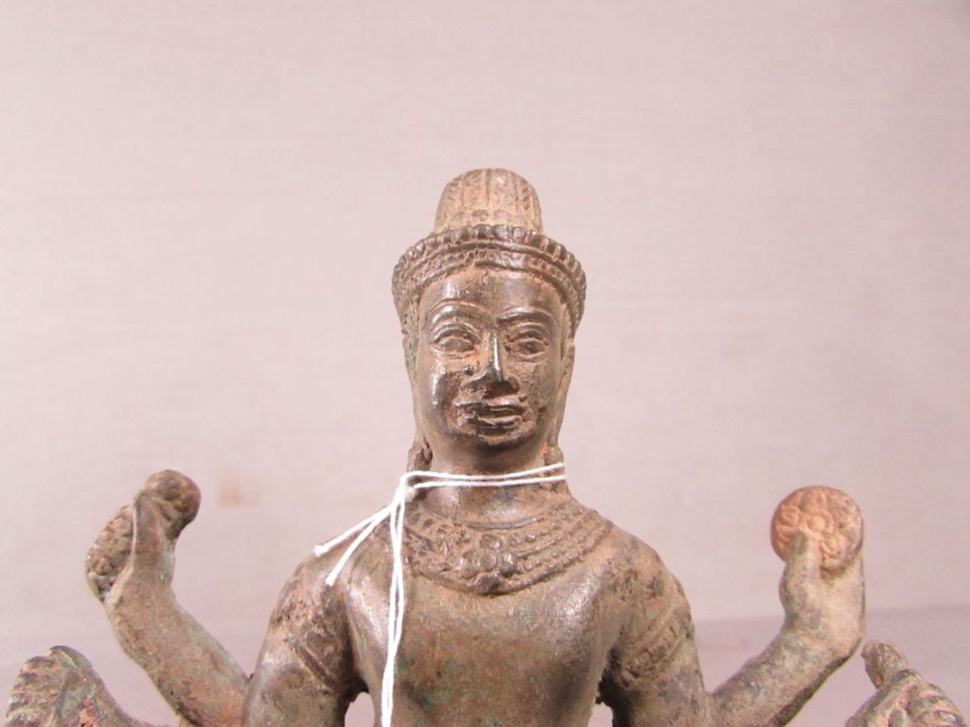 Bronzeskulptur Buddha stark patiniert schönes Stück ungeprüft hier: stehend Kambodscha 8 armig - Image 2 of 3