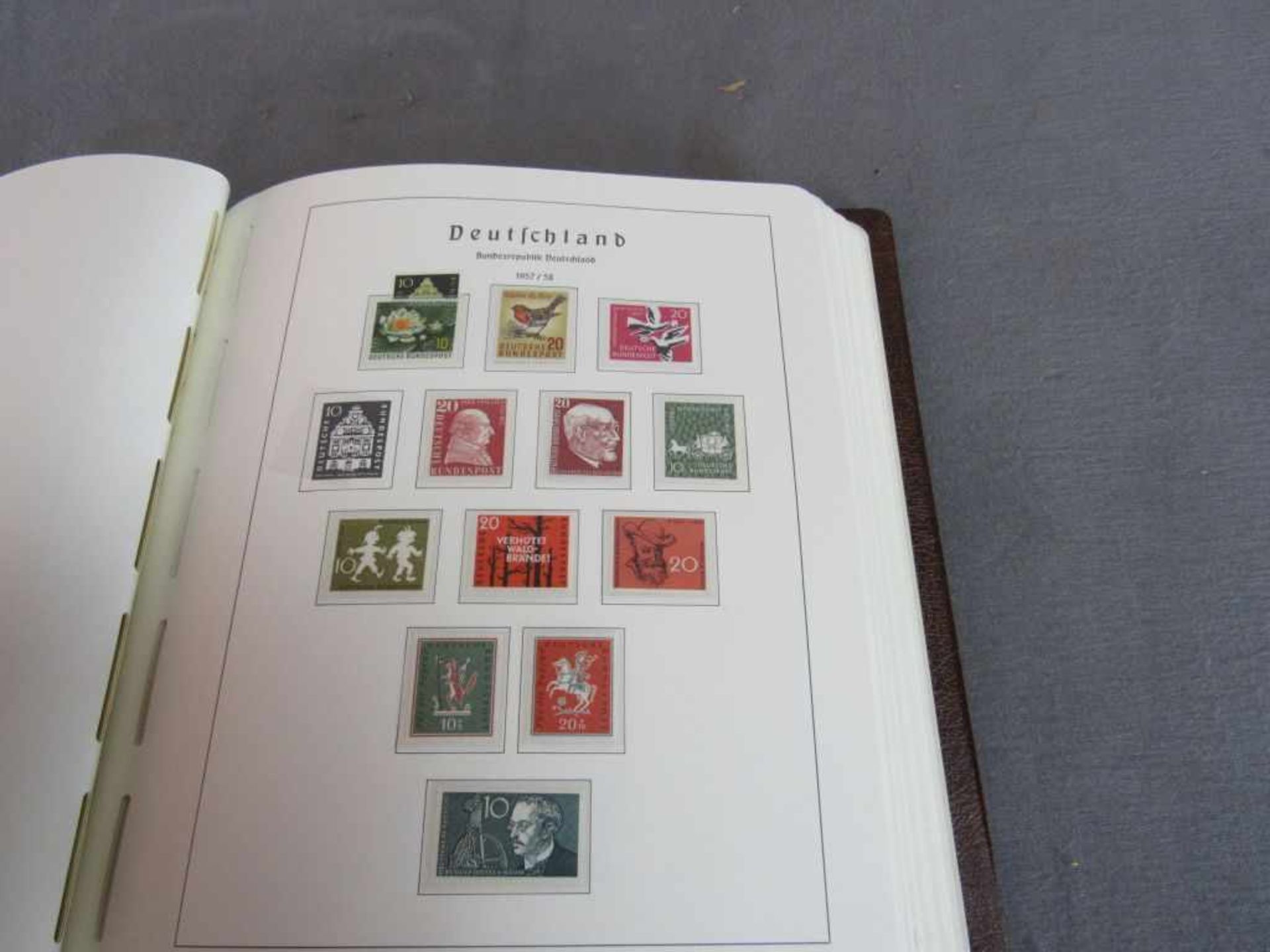 Briefmarken Bundsammlung in sauberen Leuchtturm Falzlos Vordruck von 1949-1978 - Bild 3 aus 4