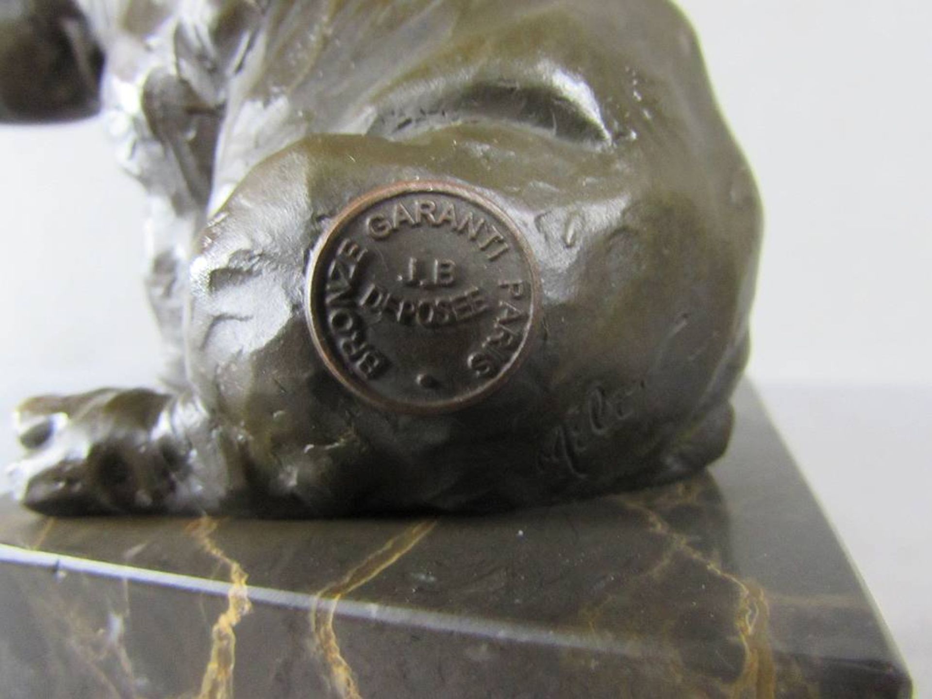 Bronze Skulptur, auf Marmorplinthe, plaketiert, hier Taschenuhrhalter, Nilpferd, sitzend, 22cm - Image 3 of 3