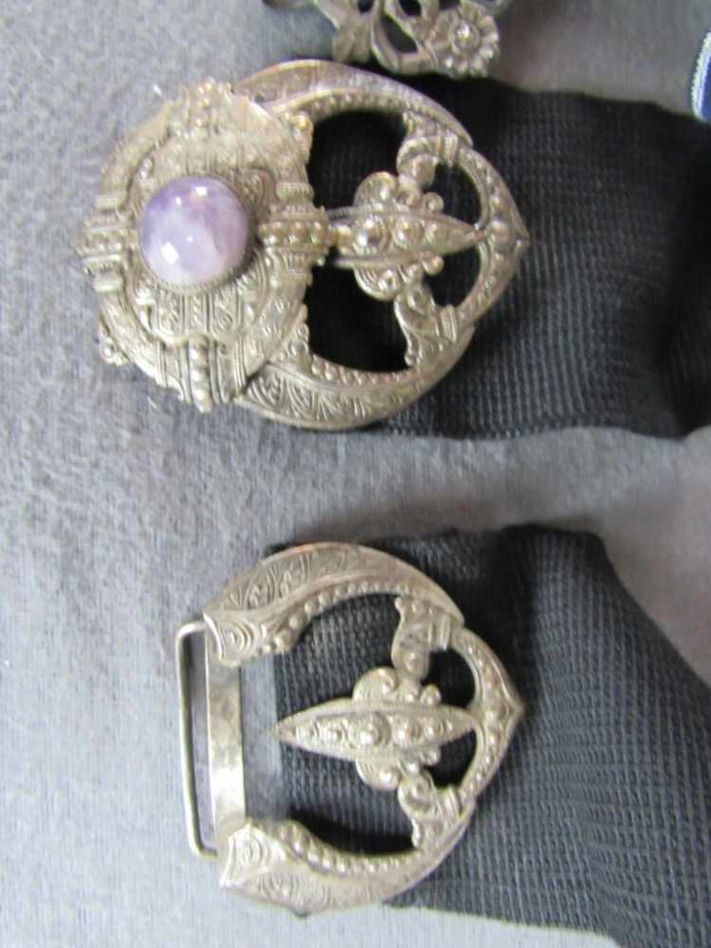 2 antike Trachtengürtel Silberschließen 1x Schließe mehrfach unleserlich gepunzt Schließenbreiten - Image 3 of 4