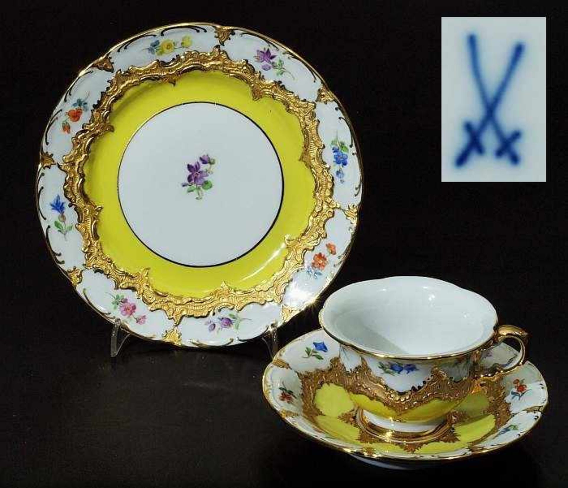 Mocca-Prunkgedeck, MEISSEN. Mocca-Prunkgedeck, Meissen. MEISSEN 1980 - 1989, 1. Wahl. Drei Teile: