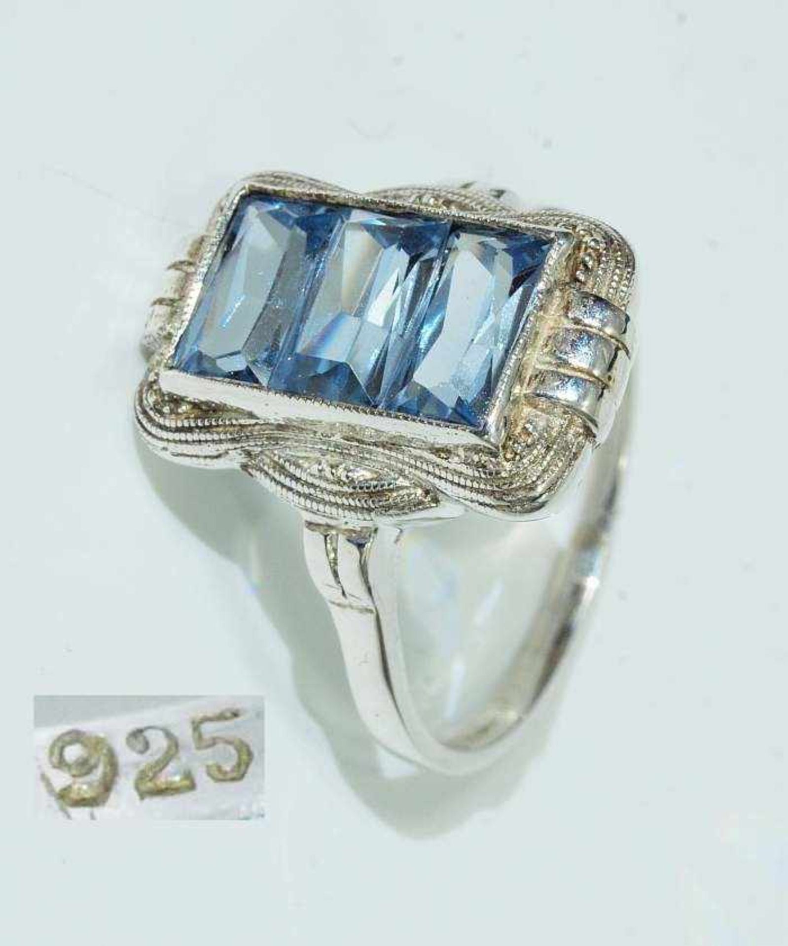 Art Déco Ring. Art Déco Ring 925er Silber, besetzt mit blauen Spinellen, Ringschiene gepunzt mit