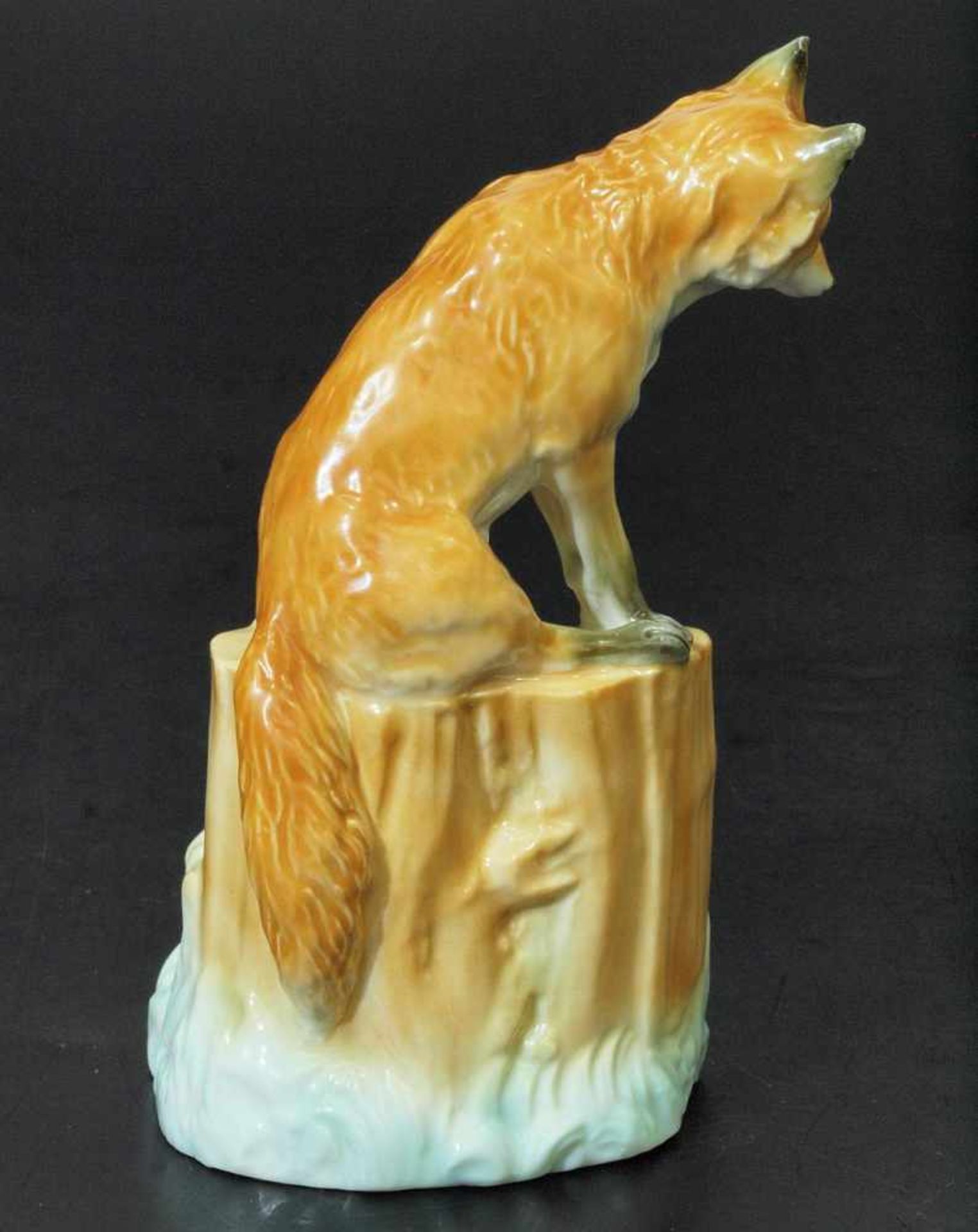 Tierfigur REINECKE FUCHS. Tierfigur REINECKE FUCHS. NYMPHENBURG, 20. Jahrhundert. Modell Nr. 530, - Bild 4 aus 6