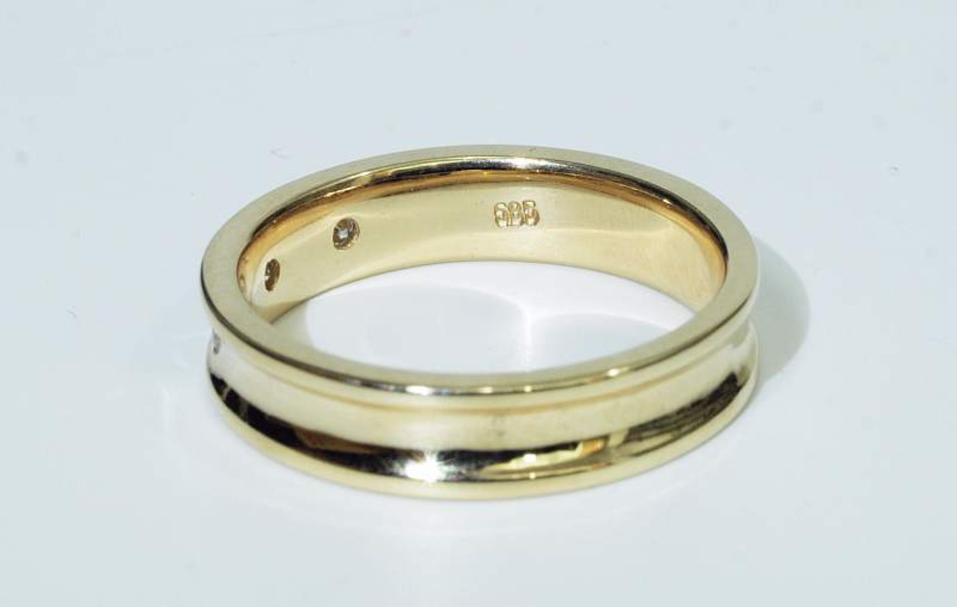 Damenring Damenring. 585er Gelbgold, besetzt mit 3 Brillanten ca. 0,09 ct H/si, in Schiene - Bild 3 aus 4