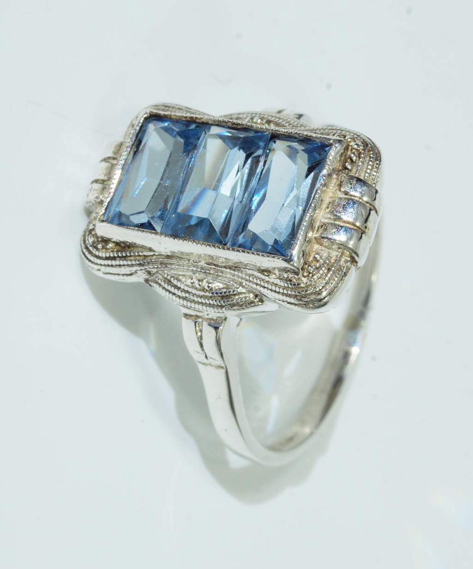 Art Déco Ring. Art Déco Ring 925er Silber, besetzt mit blauen Spinellen, Ringschiene gepunzt mit - Bild 2 aus 5