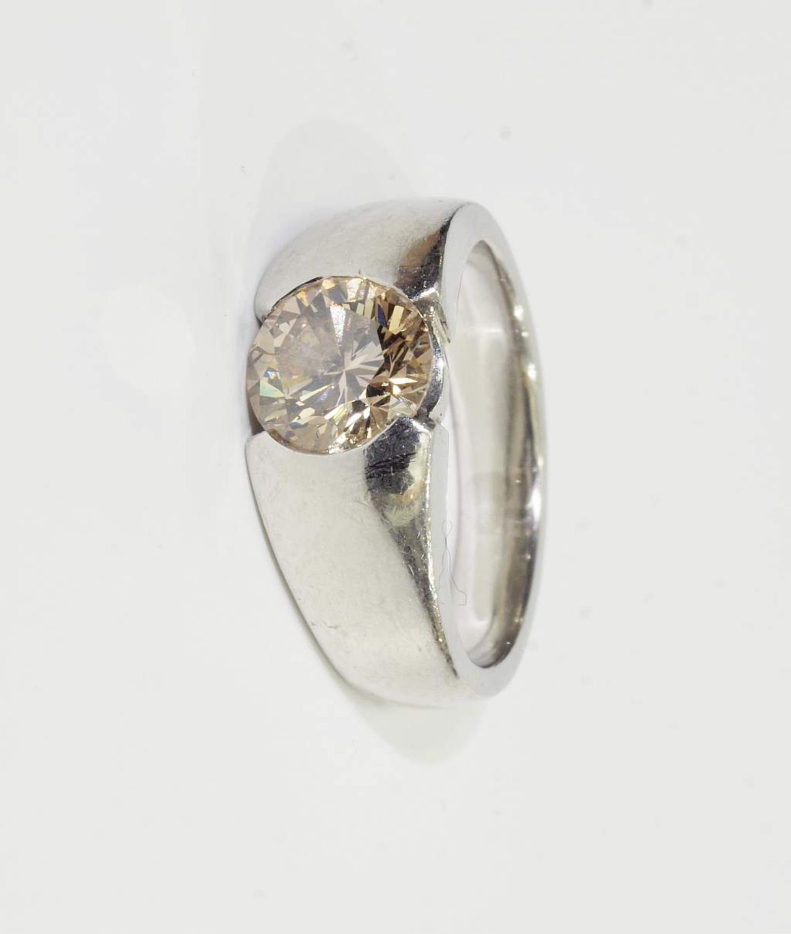 Platin-Brillant-Ring. Platin-Brillant-Ring, Mittig Brillant 1,56 ct/si, Farbe champagner. Kauf- - Bild 2 aus 6