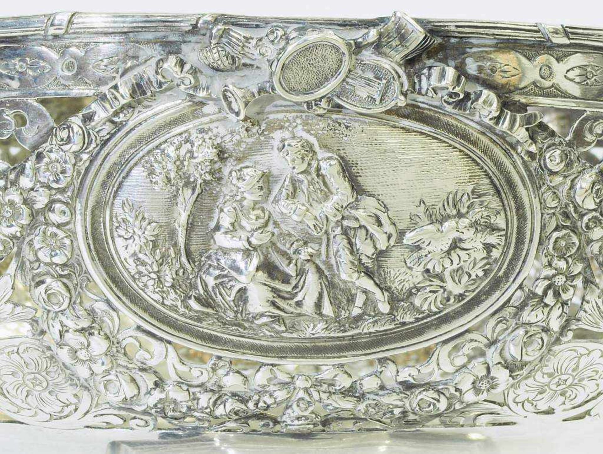 Aufsatzschale. Aufsatzschale. Deutsch, 20. Jahrhundert. 800er Silber. Über oktogonal durchbrochen - Bild 4 aus 5