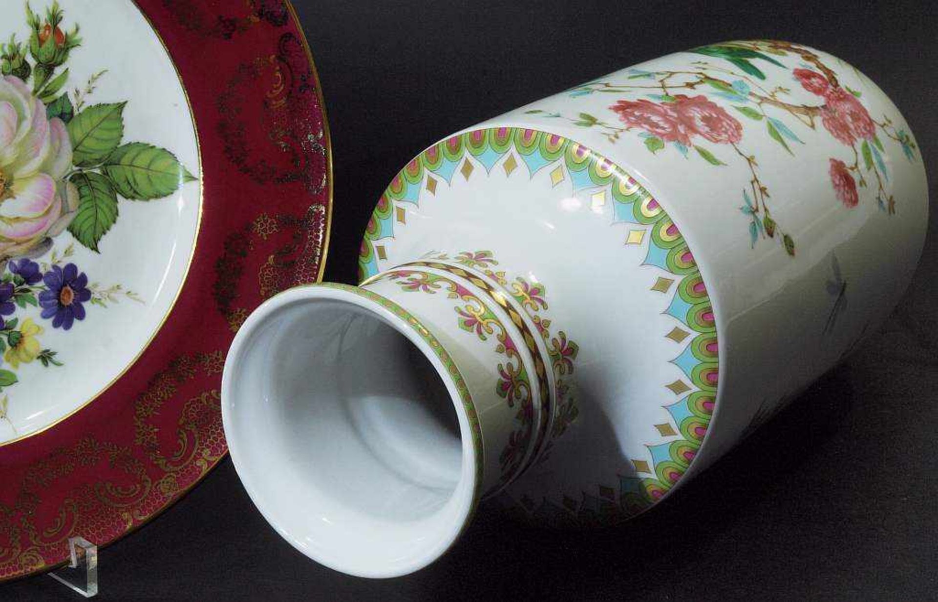 Vase. Zierteller. Vase. KAISER Porzellan 20. Jahrhundert. Farbige Bemalung mit Vögeln auf - Image 6 of 7