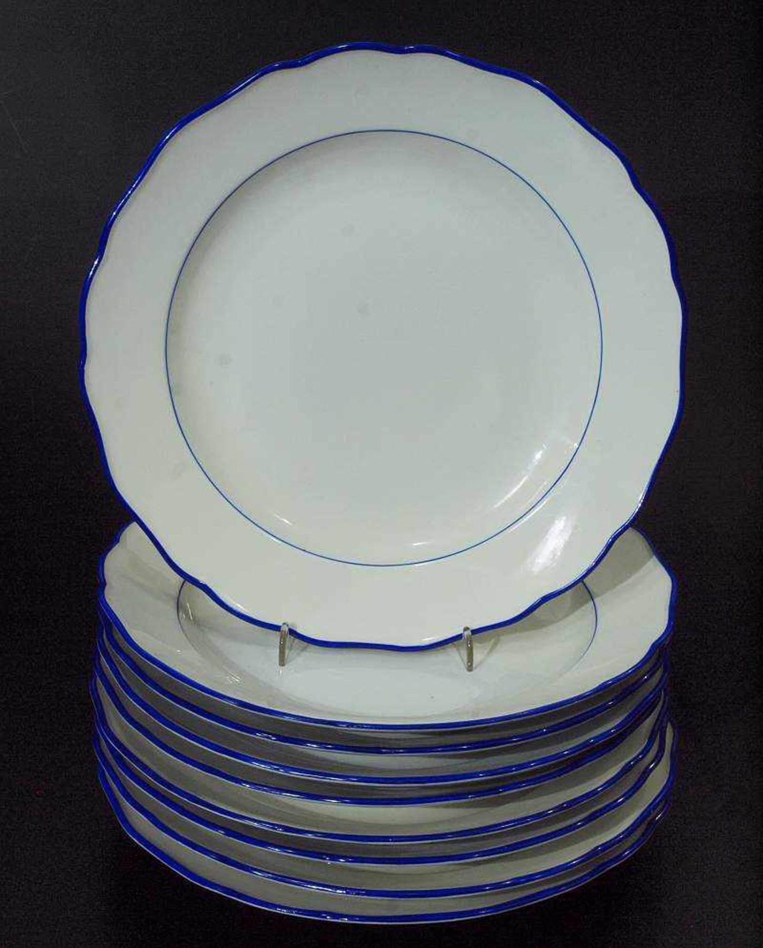 Konvolut. MEISSEN. Konvolut. MEISSEN, um 1880/1900. Weißporzellan, Dekor "Blauer Rand mit blauem - Bild 3 aus 6