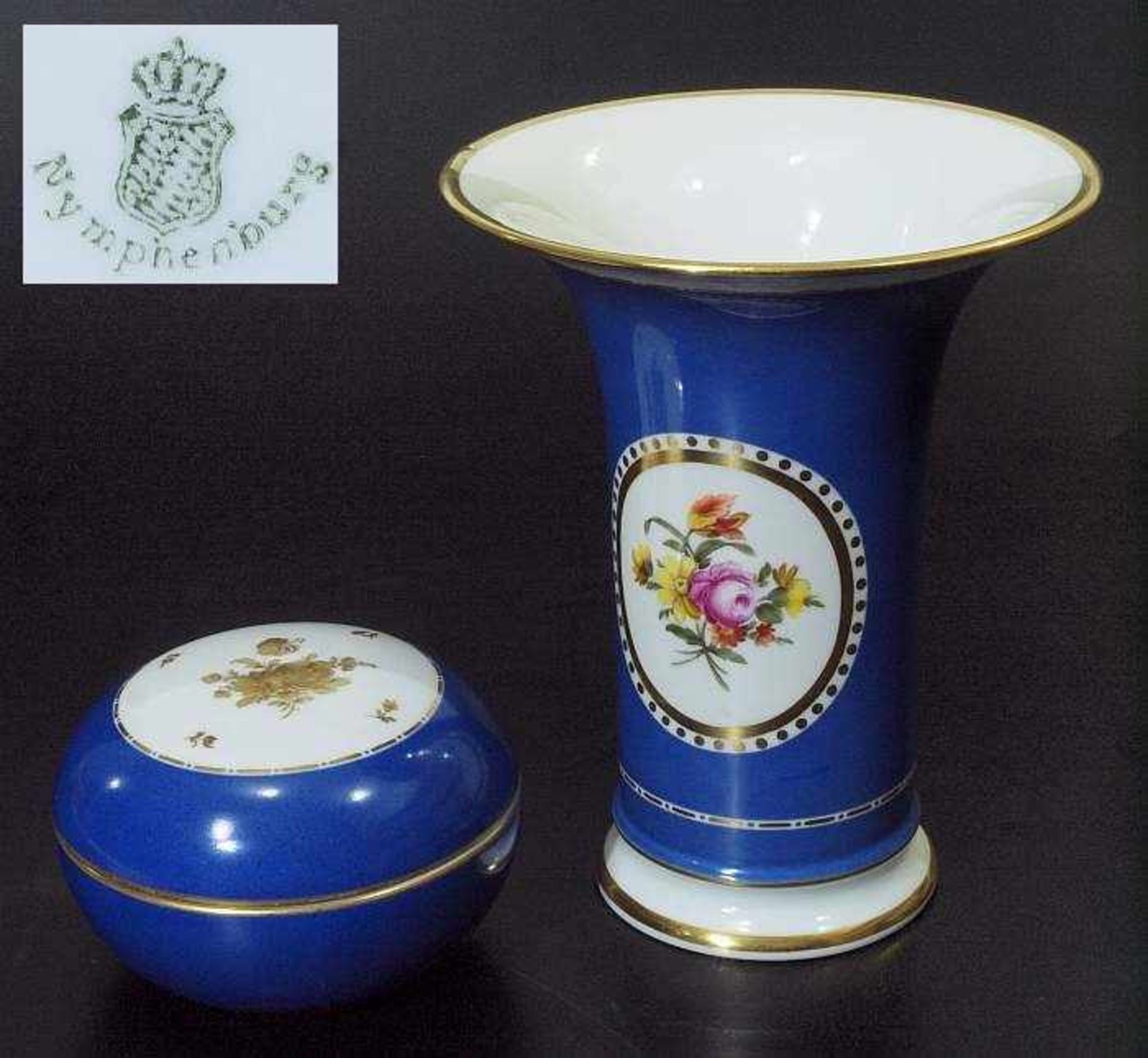 Vase. Deckeldose. NYMPHENBURG. Vase. NYMPHENBURG, 20. Jahrhundert. Blauer Teilfond große