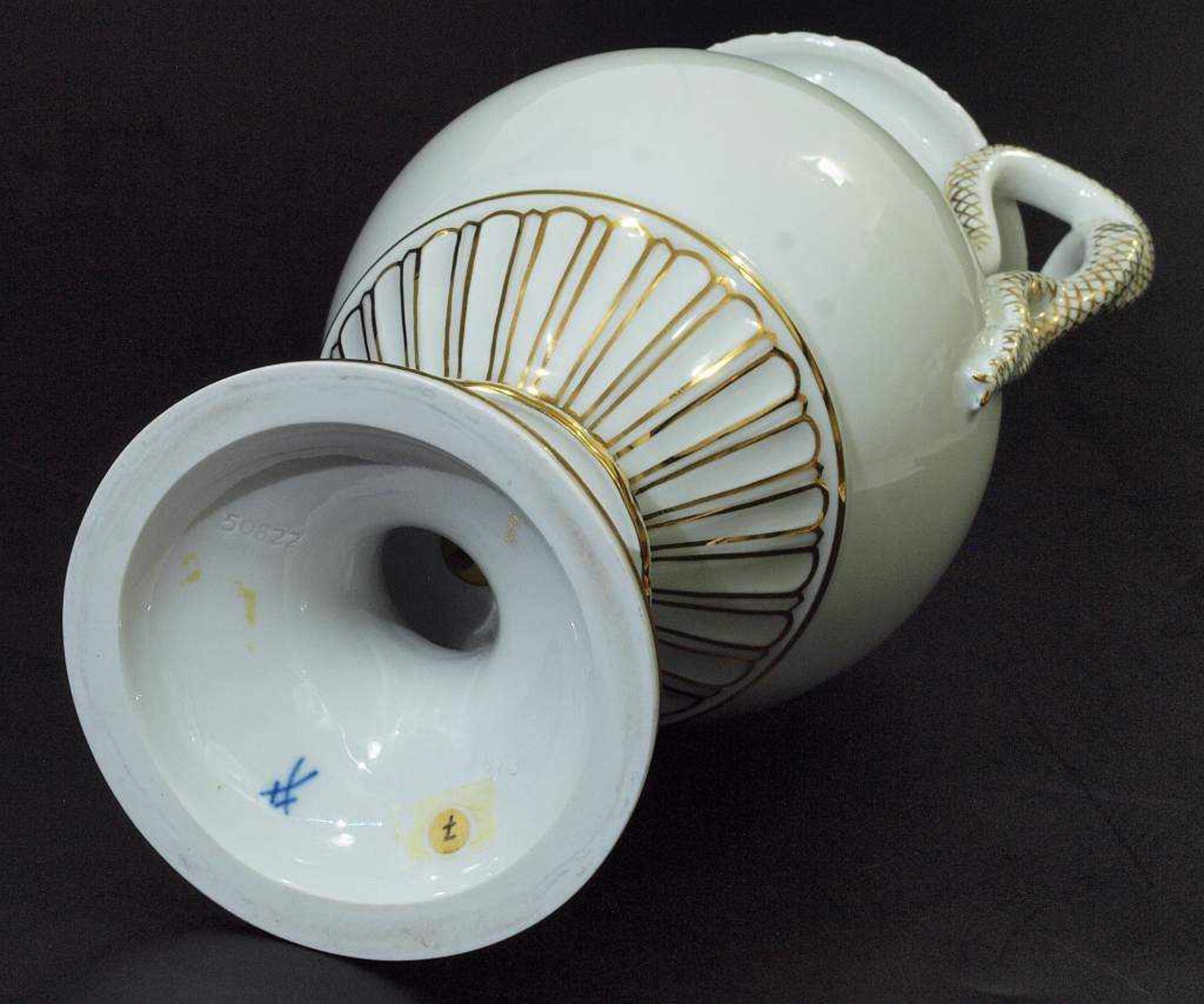 Schlangenhenkelvase. MEISSEN. Schlangenhenkelvase. MEISSEN nach 1934. 1. Wahl. Entwurf Ernst - Bild 3 aus 6