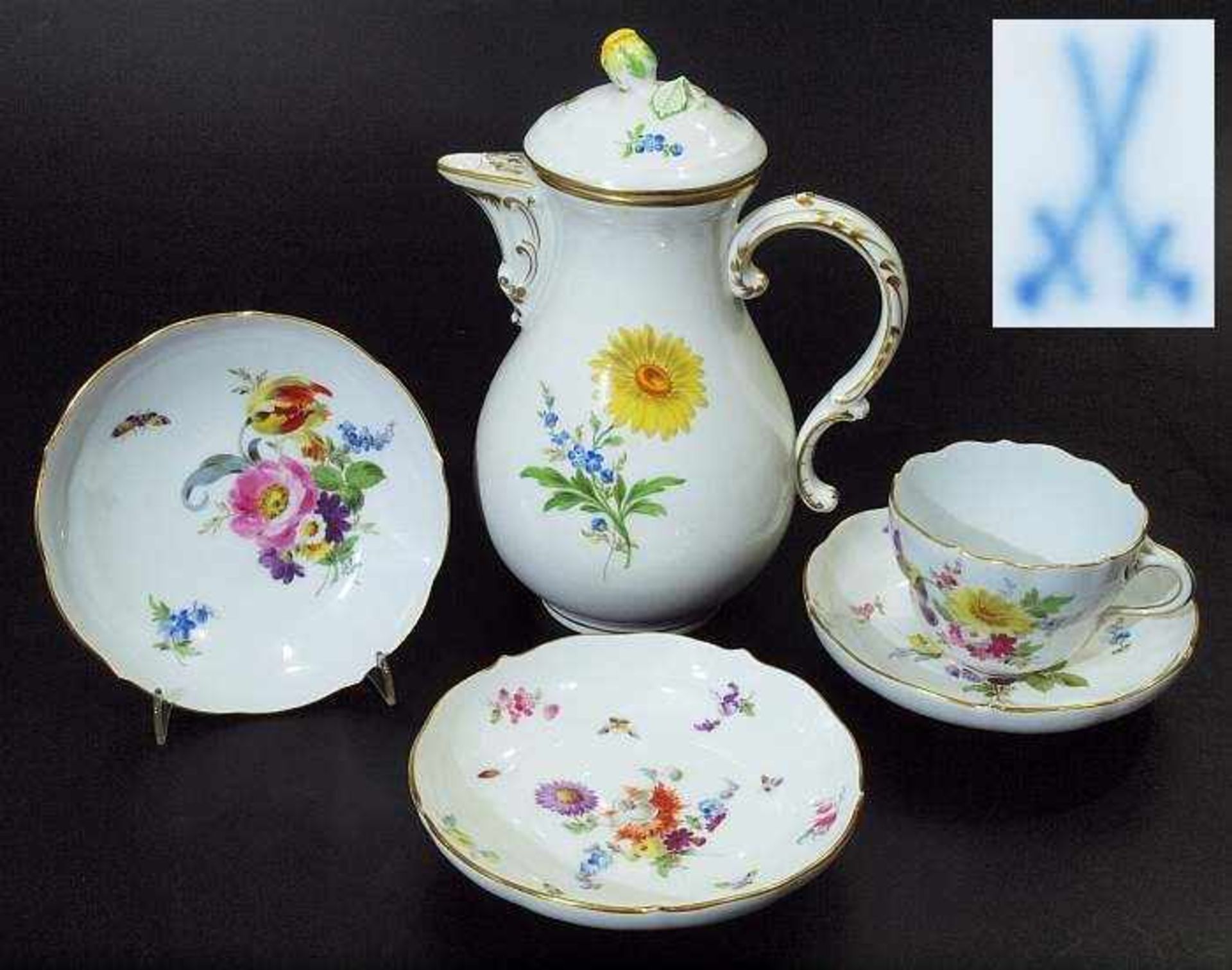 Konvolut MEISSEN. Konvolut MEISSEN. Farbige Bemalung mit Blumenbukett, Einzelblüten und Insekten,