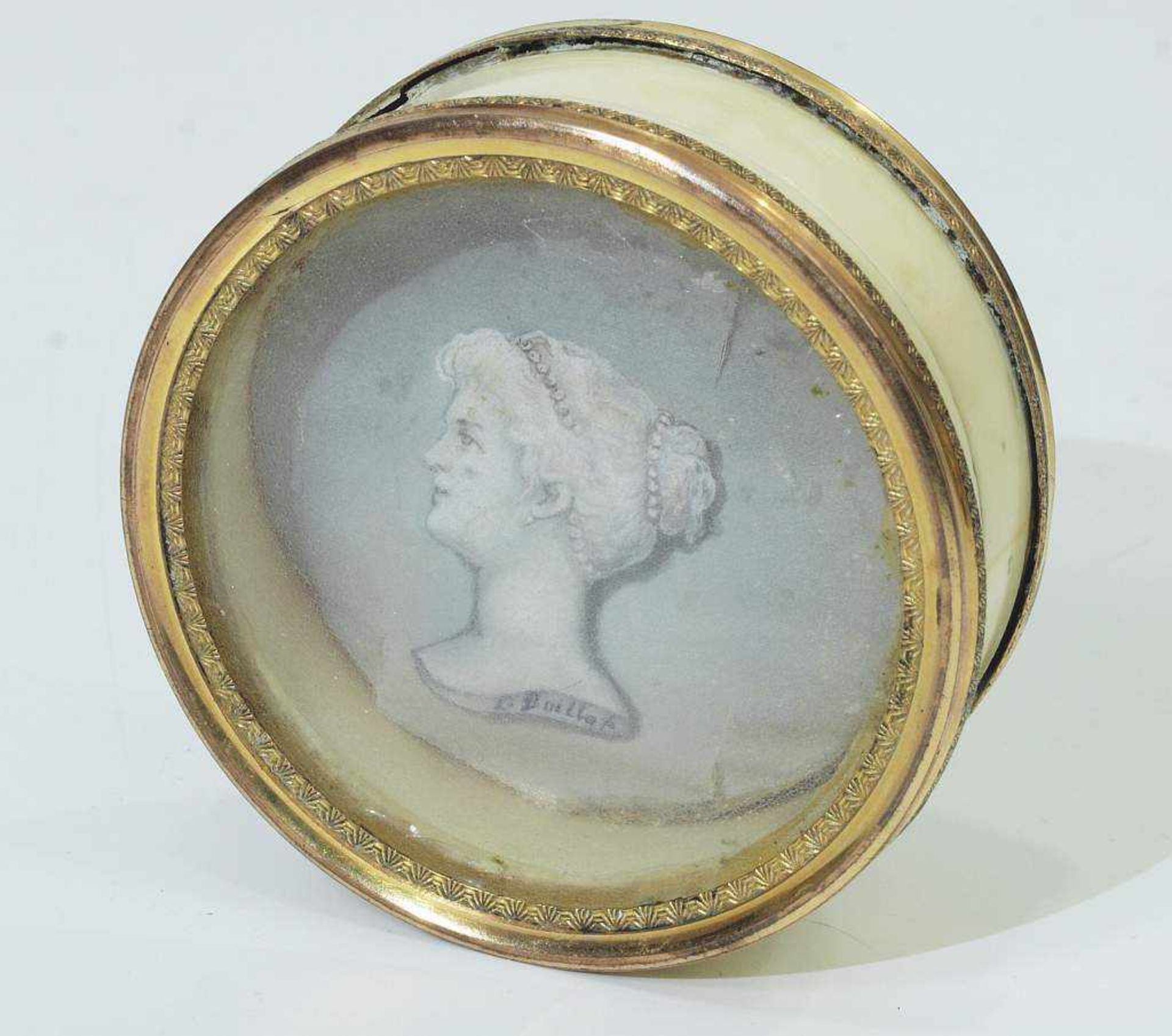 Kleine Deckeldose. Kleine Deckeldose. Frankreich 19. Jahrhundert. Elfenbein, Messing gerandet, - Bild 2 aus 5