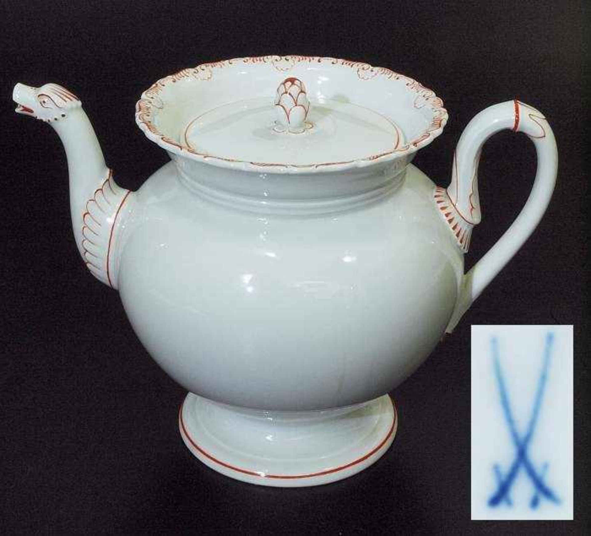 Teekanne mit Tierkopf-Röhrenausguss. Teekanne mit Tierkopf-Röhrenausguss. MEISSEN, Marke 1934 bis