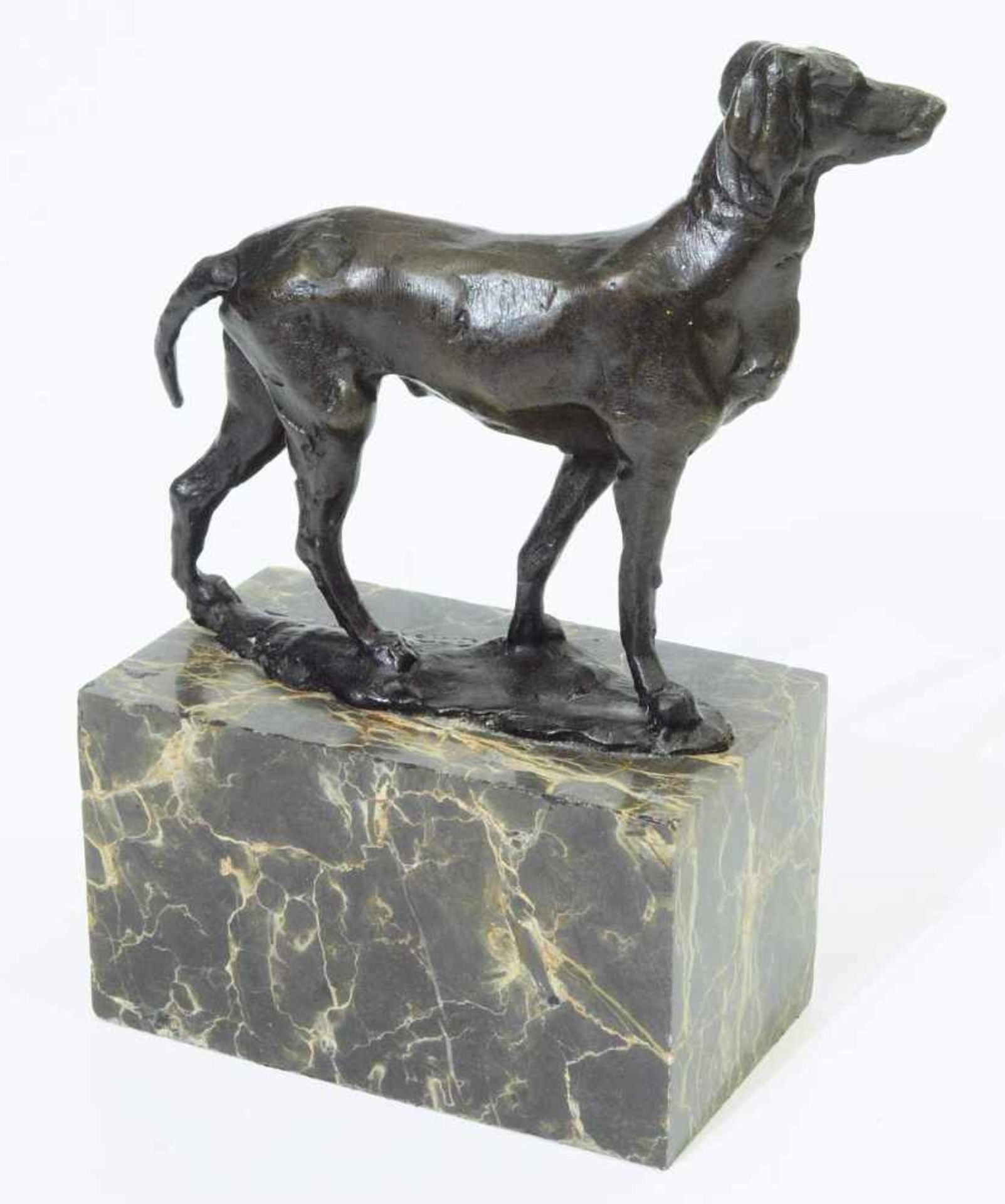 Stehender Jagdhund. Stehender Jagdhund, 20. Jahrhundert. Messing in Bronzeoptik, dunkel patiniert. - Bild 3 aus 6