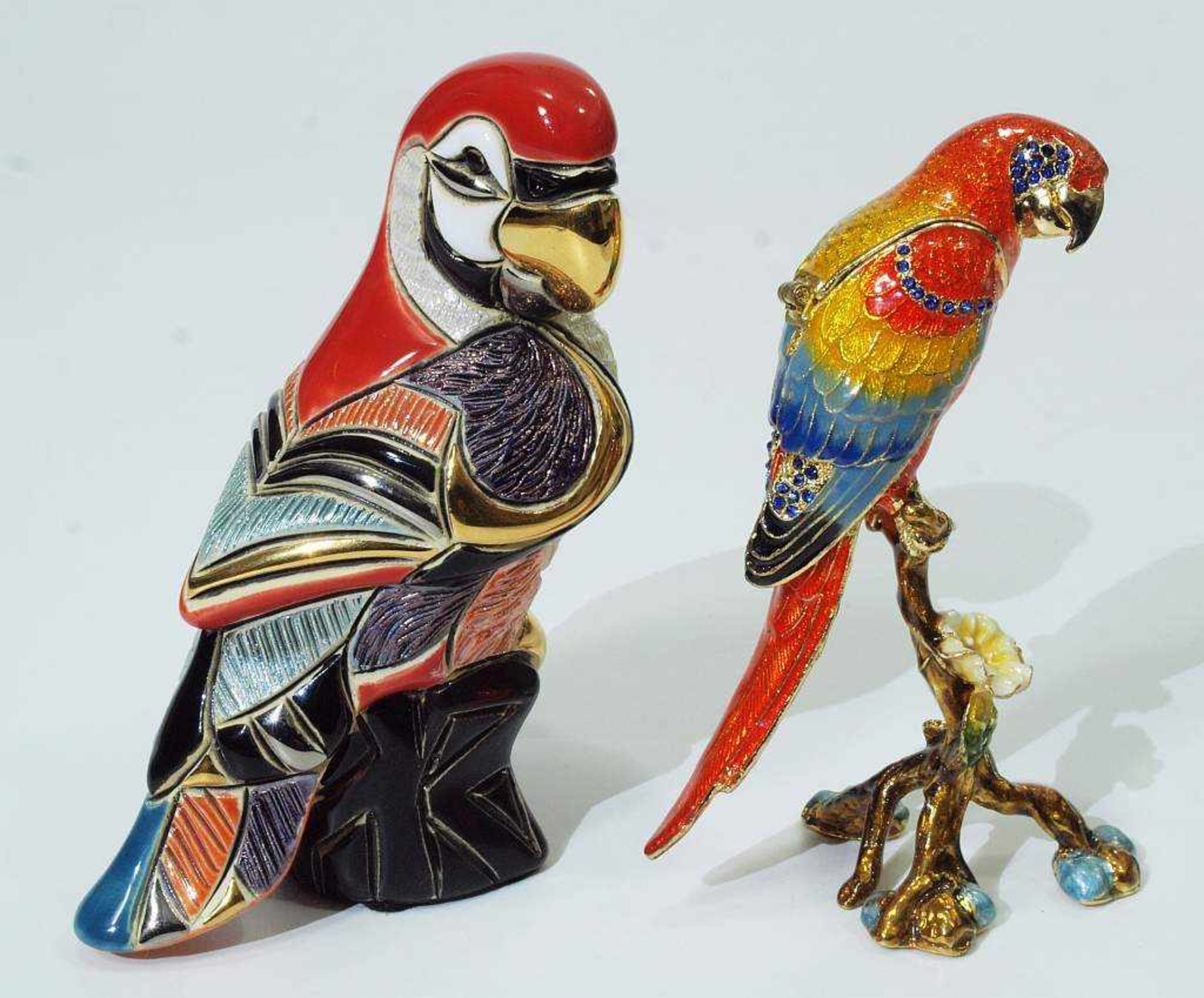 Zwei Tierplastiken. Zwei Tierplastiken. 1) Papagei. DeROSA Rinconda/Uruguay. Modellnummer F138R. - Bild 2 aus 5