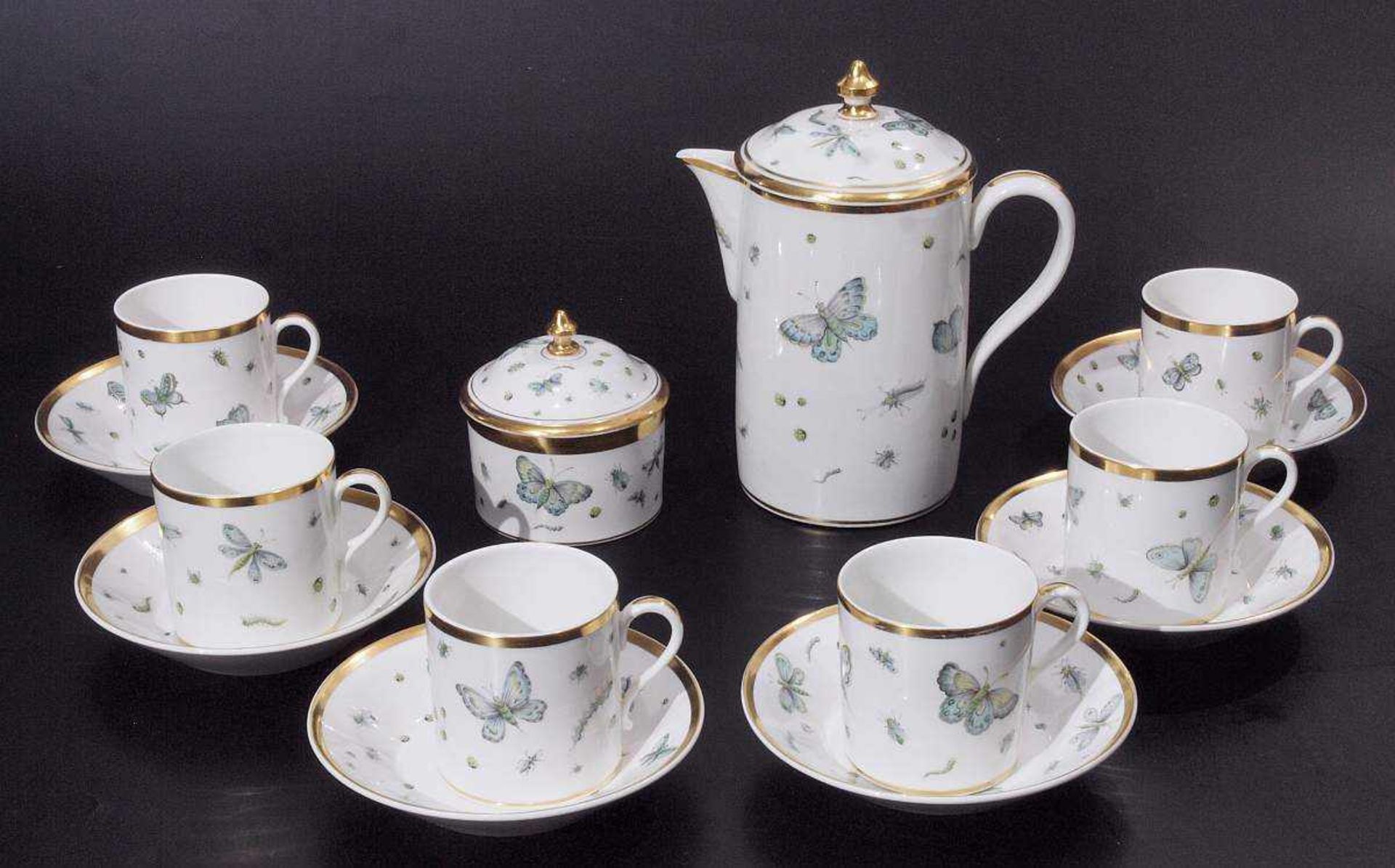 Kaffeeservice. NYMPHENBURG um 1810. Kaffeeservice. NYMPHENBURG um 1810. Dekor mit zahlreichen - Image 2 of 5