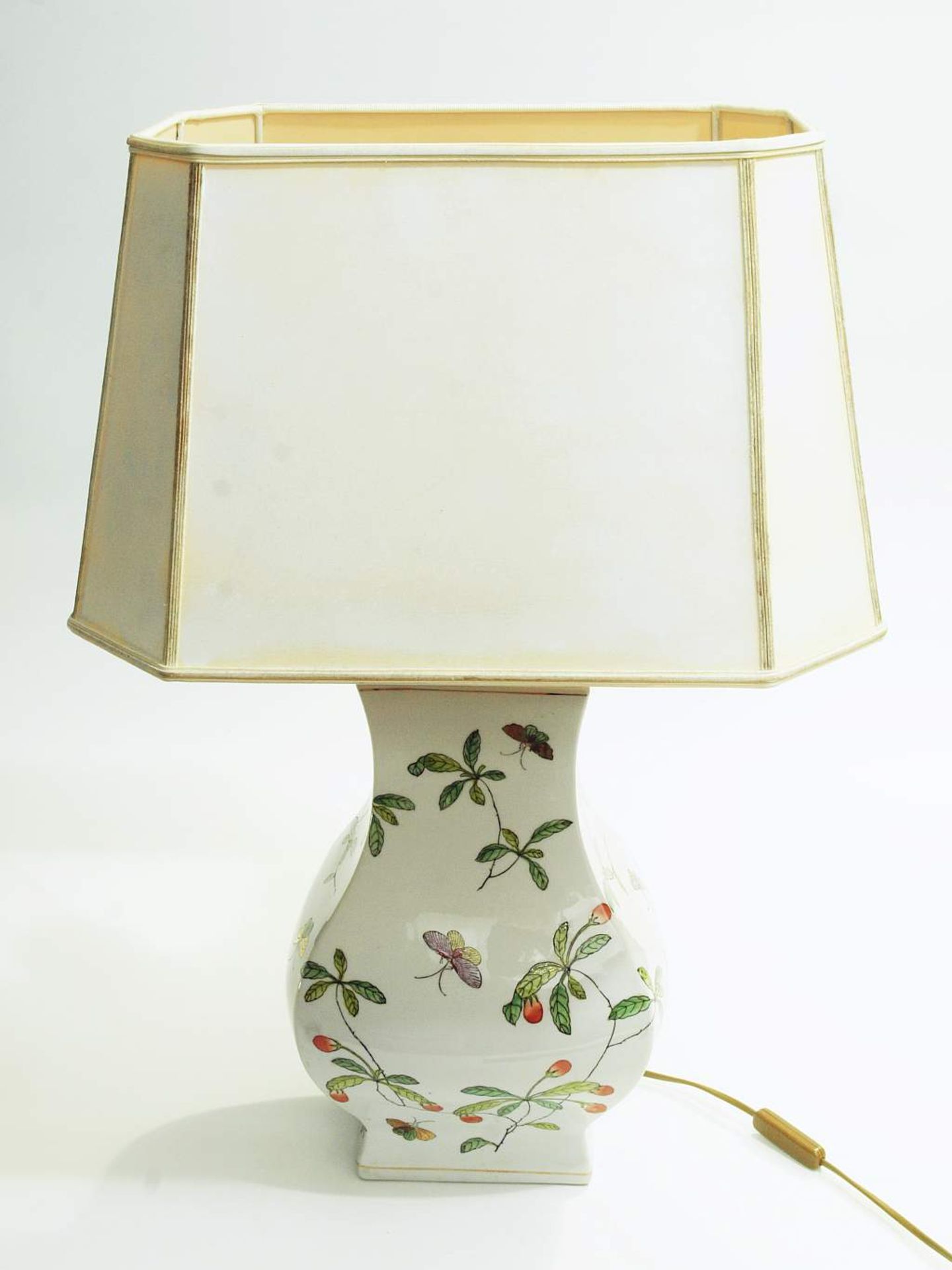 Lampenfuß. Lampenfuß. Asien, 20. Jahrhundert. Porzellan, buntfarbige Darstellung von Fruchtzweigen - Bild 7 aus 7