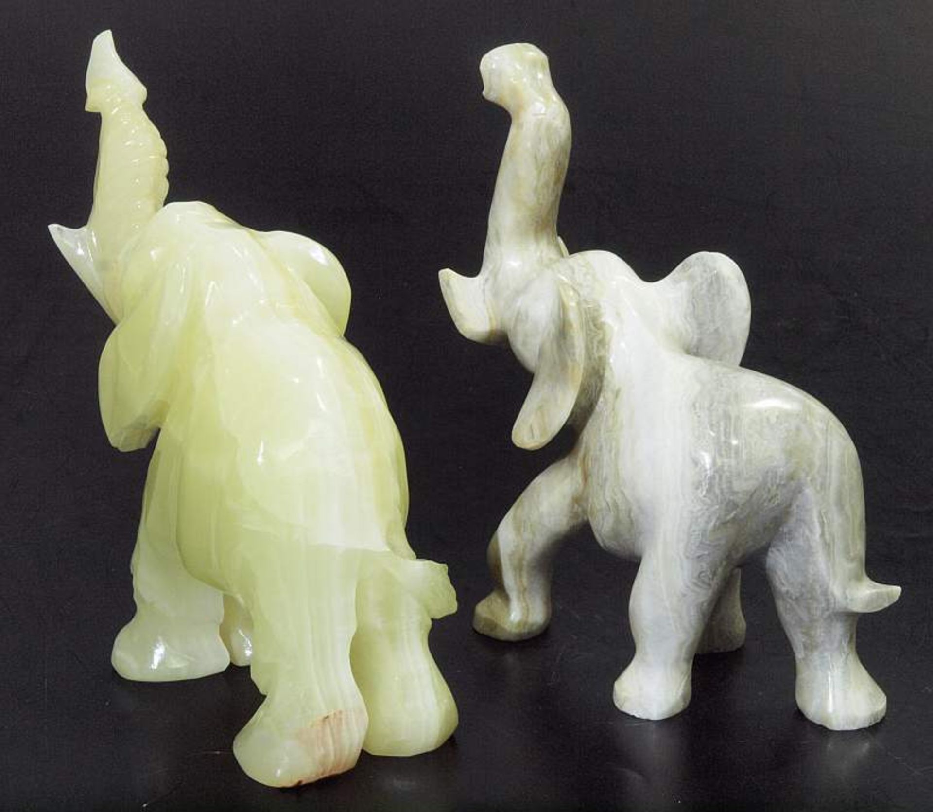 Zwei Achat-Elefanten. Zwei Achat-Elefanten. 20. Jahrhundert. Stehende Darstellung zweier Elefanten - Bild 4 aus 4