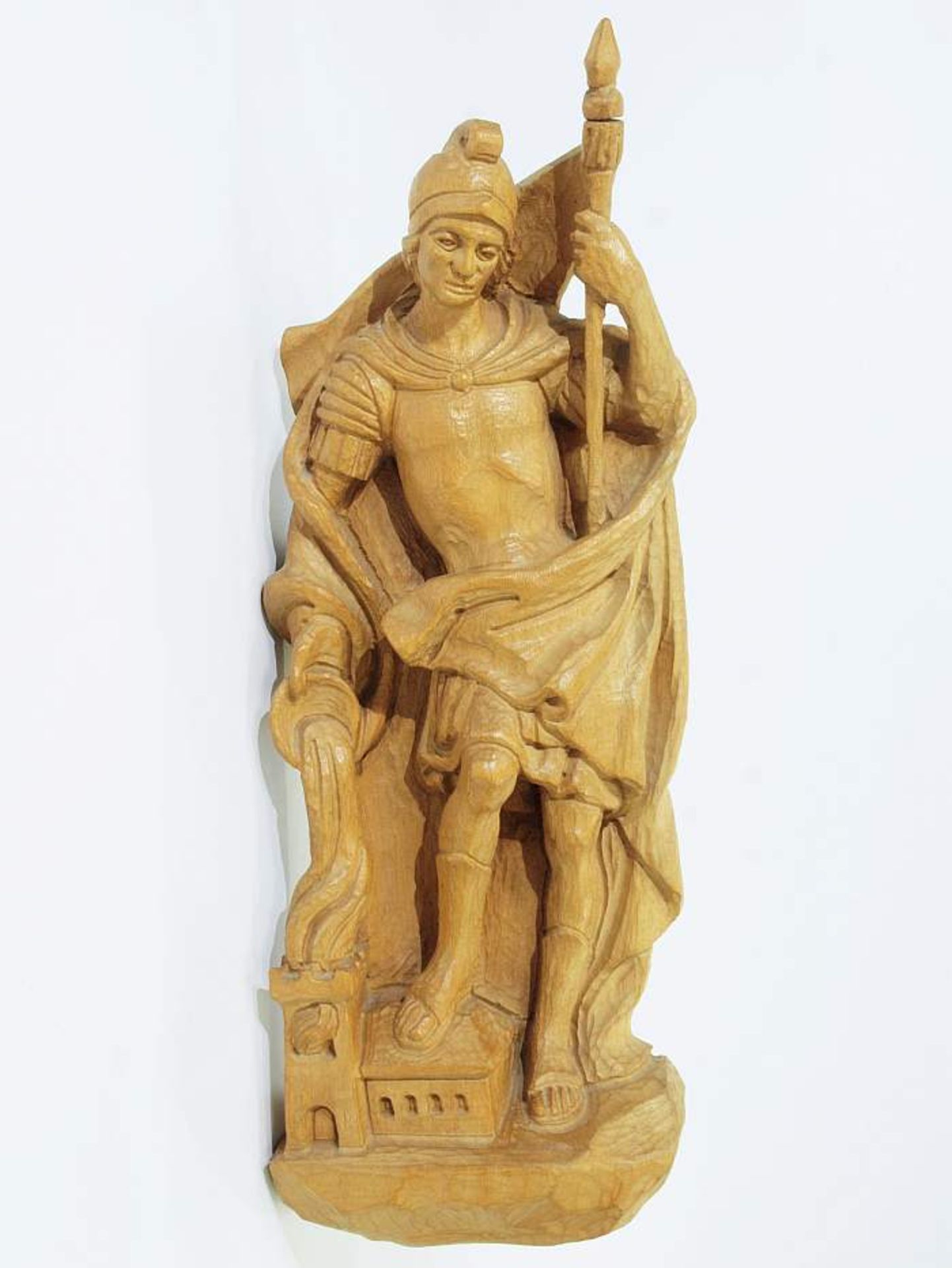 Heiliger Florian. Heiliger Florian. 20. Jahrhundert. Holzsichtig lasiert. Skulptur des Heiligen