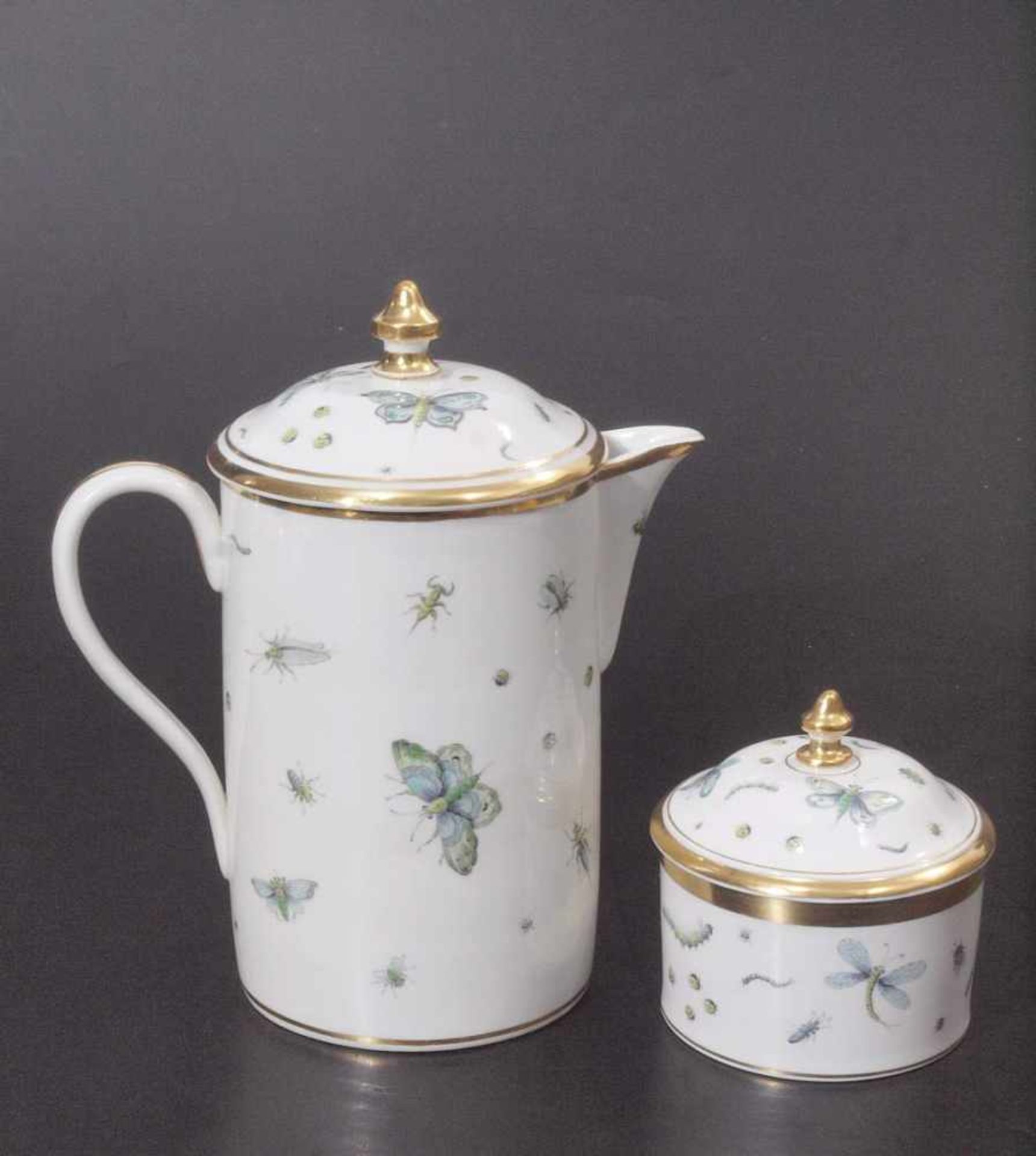 Kaffeeservice. NYMPHENBURG um 1810. Kaffeeservice. NYMPHENBURG um 1810. Dekor mit zahlreichen - Image 3 of 5