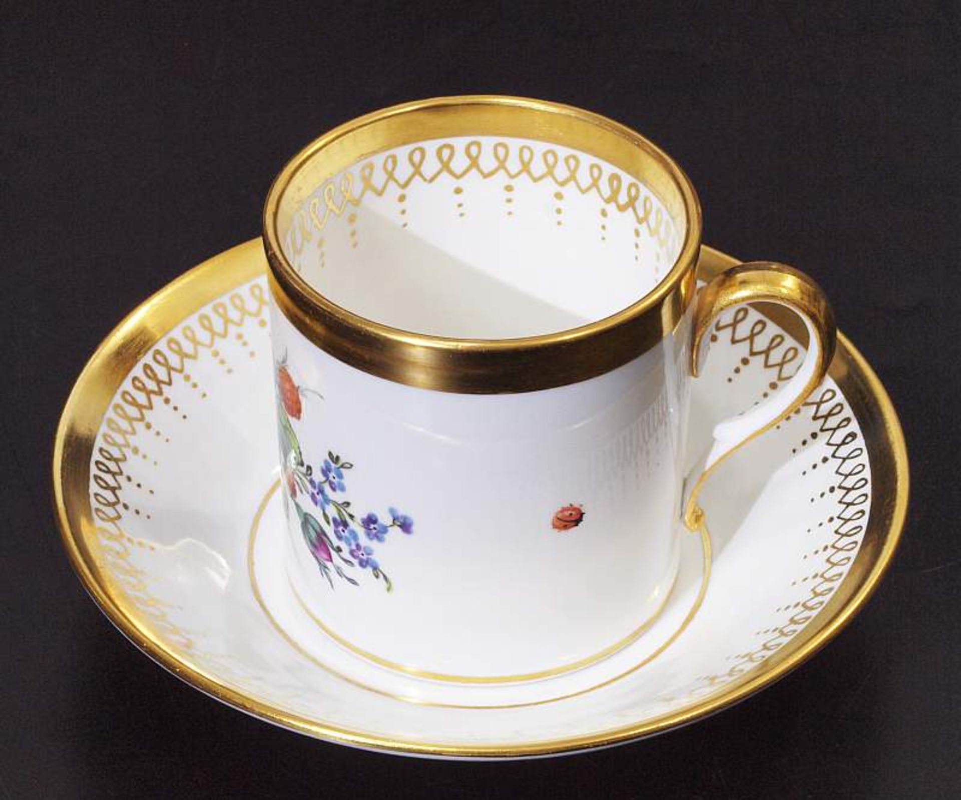 Einzelstück: Sammeltasse, Untertasse. NYMPHENBURG um 1810. Einzelstück: Sammeltasse, Untertasse. - Image 3 of 5