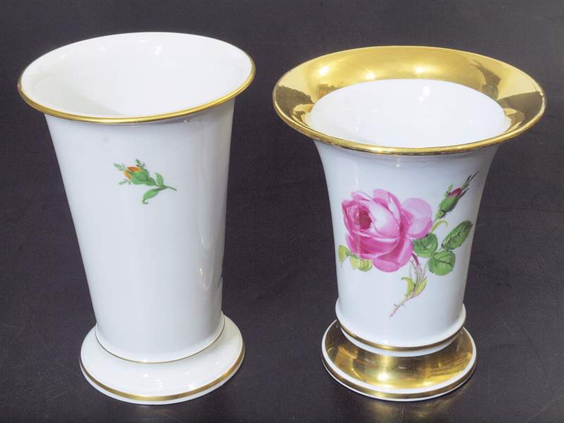 Zwei Kratervasen, MEISSEN. Zwei Kratervasen, MEISSEN, 1. Wahl.. 1) Marke Knaufschwerter ab 1860 - - Bild 3 aus 5