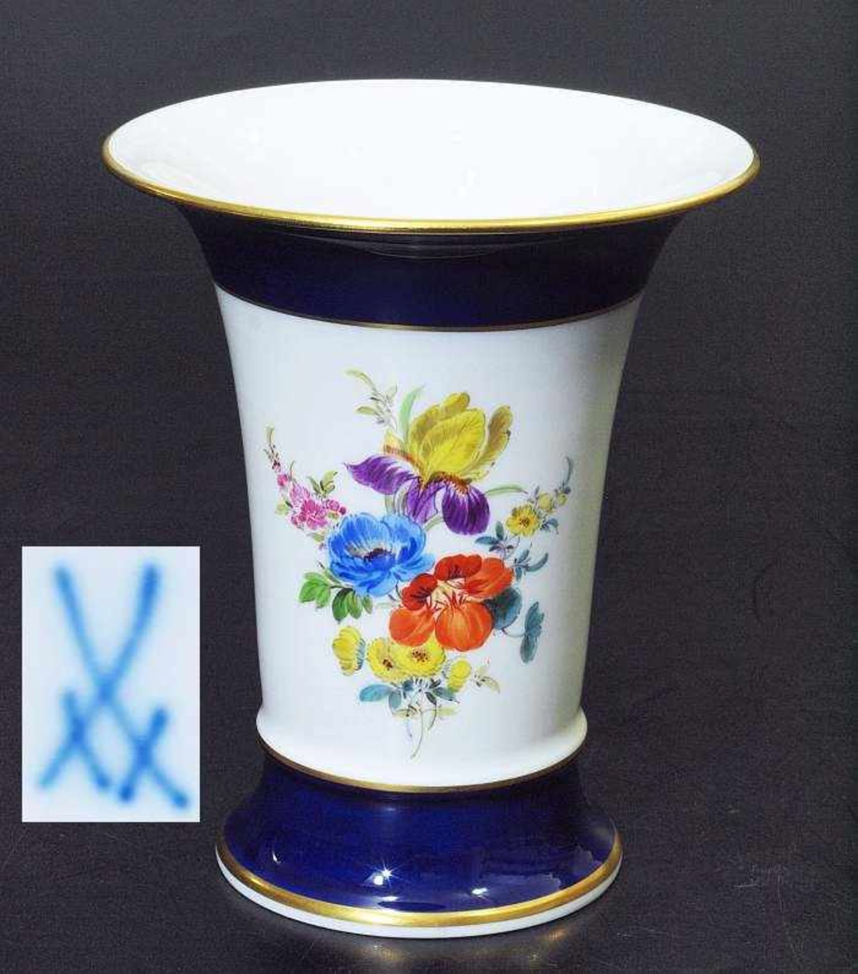 Blumenvase. MEISSEN. Blumenvase. MEISSEN nach 1934, 1. Wahl. Modell-Nummer 540. Farbige