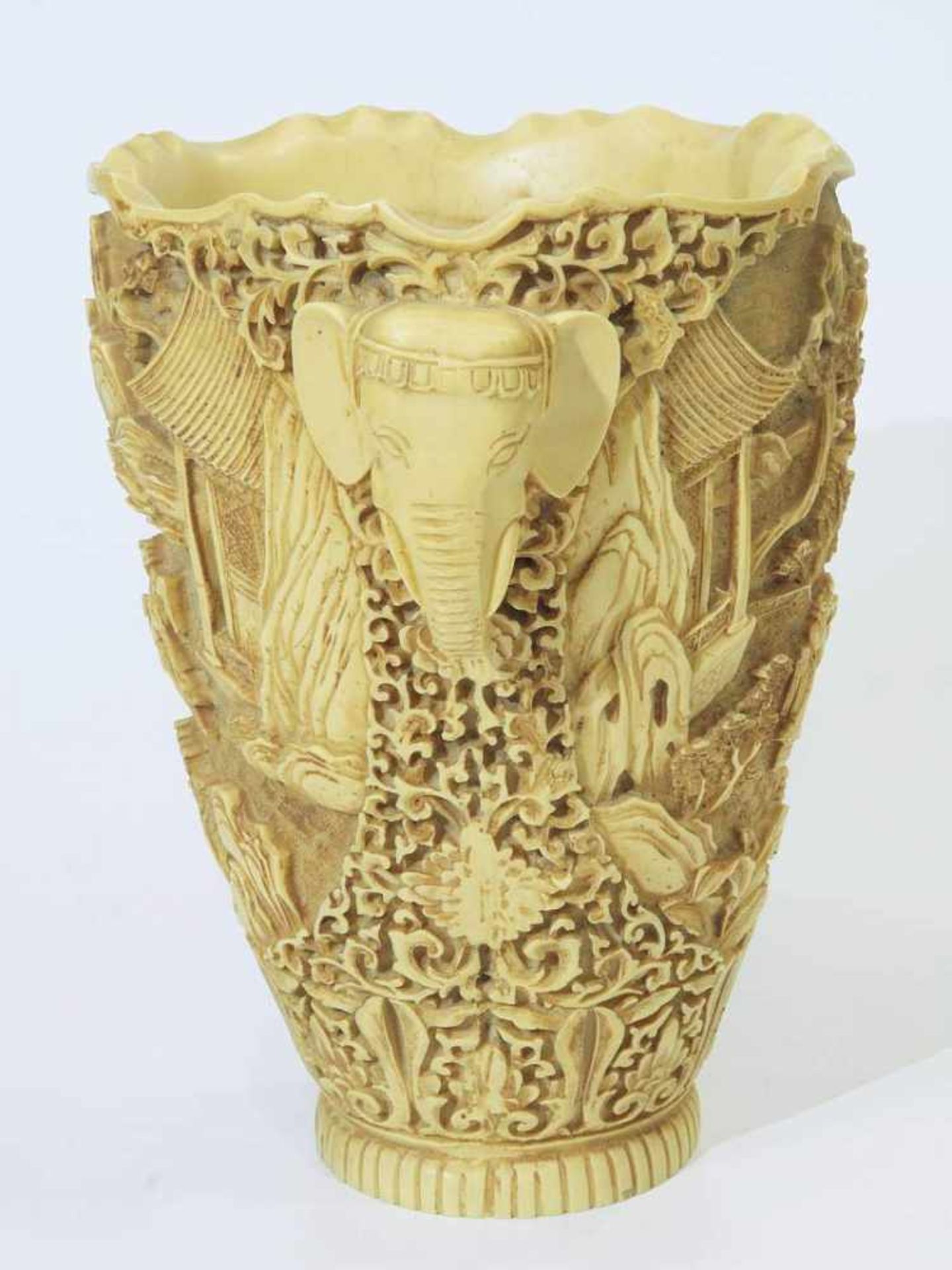 Vase mit Elefantenkopf-Handhaben. Vase mit Elefantenkopf-Handhaben. Asien, 20. Jahrhundert. - Image 3 of 6