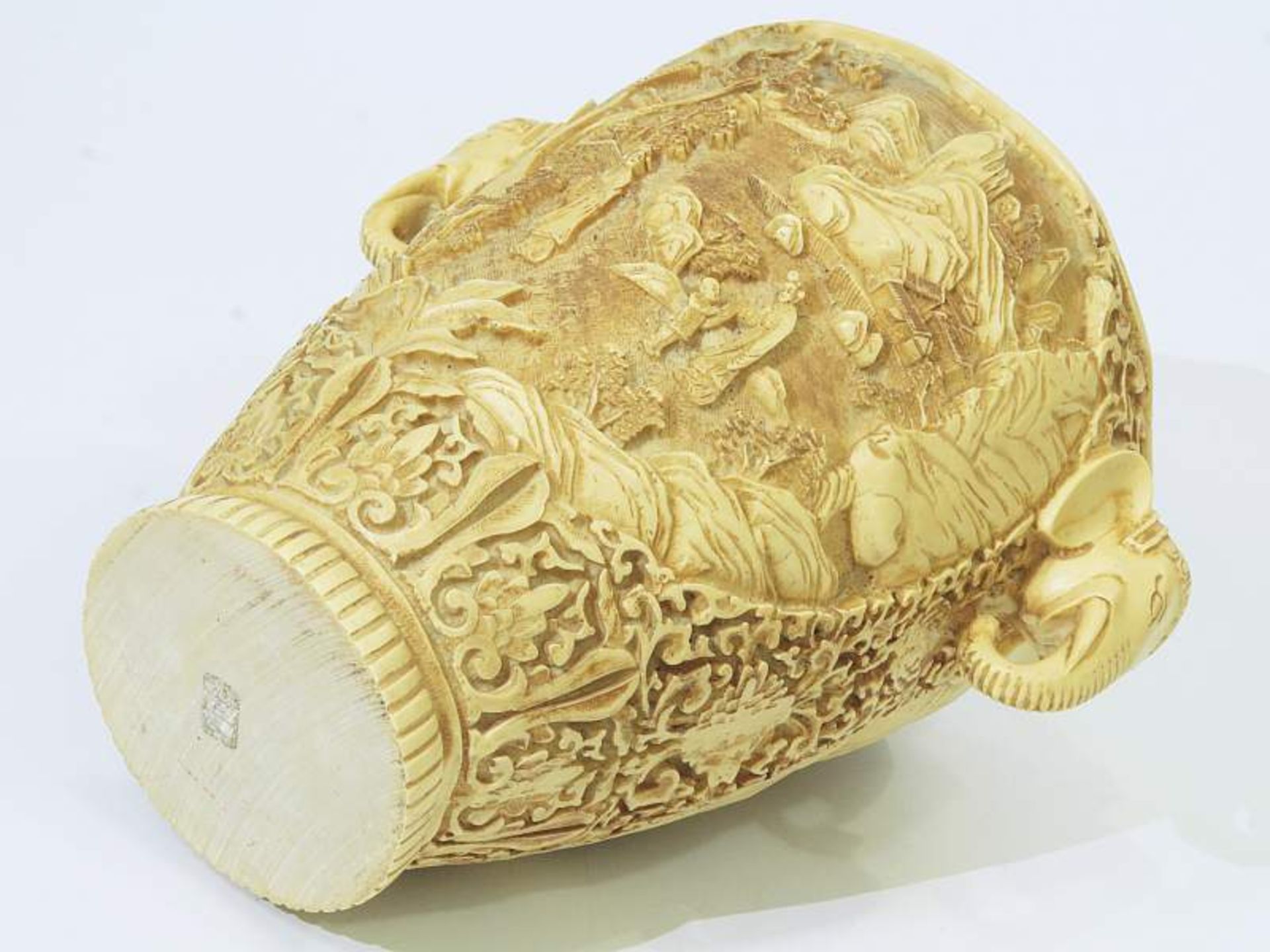 Vase mit Elefantenkopf-Handhaben. Vase mit Elefantenkopf-Handhaben. Asien, 20. Jahrhundert. - Image 4 of 6