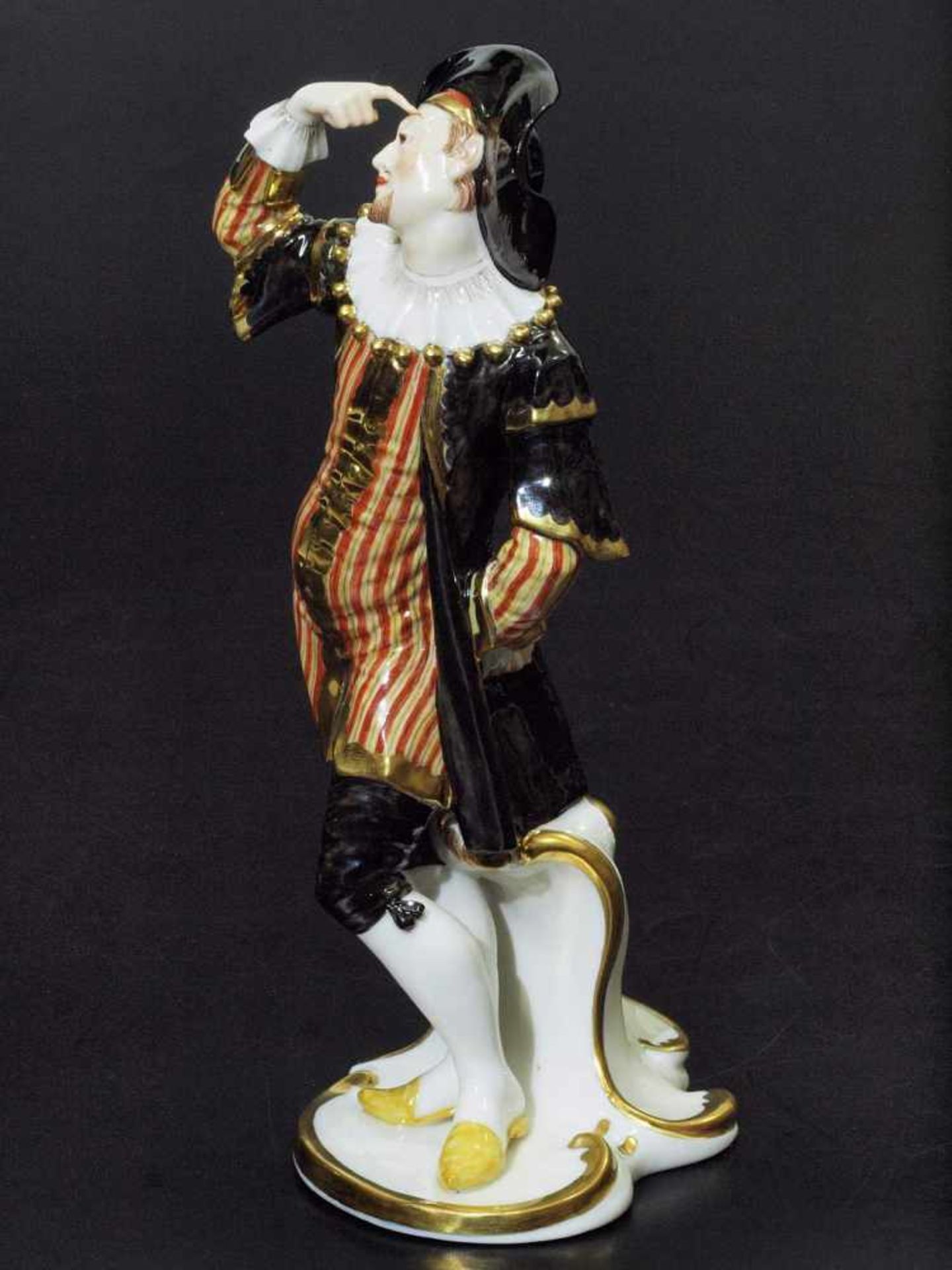 Dottore. Dottore. NYMPHENBURG 20. Jahrhundert. Modell Entwurf Franz Anton Bustelli 1759/60, - Image 3 of 6