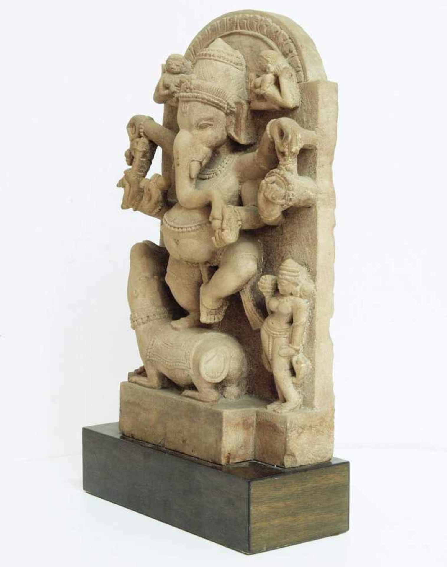 Sechsarmiger Ganesha. Sechsarmiger Ganesha. 20. Jahrhundert. Plastik. Sitzender Elefantengott ( - Image 5 of 5