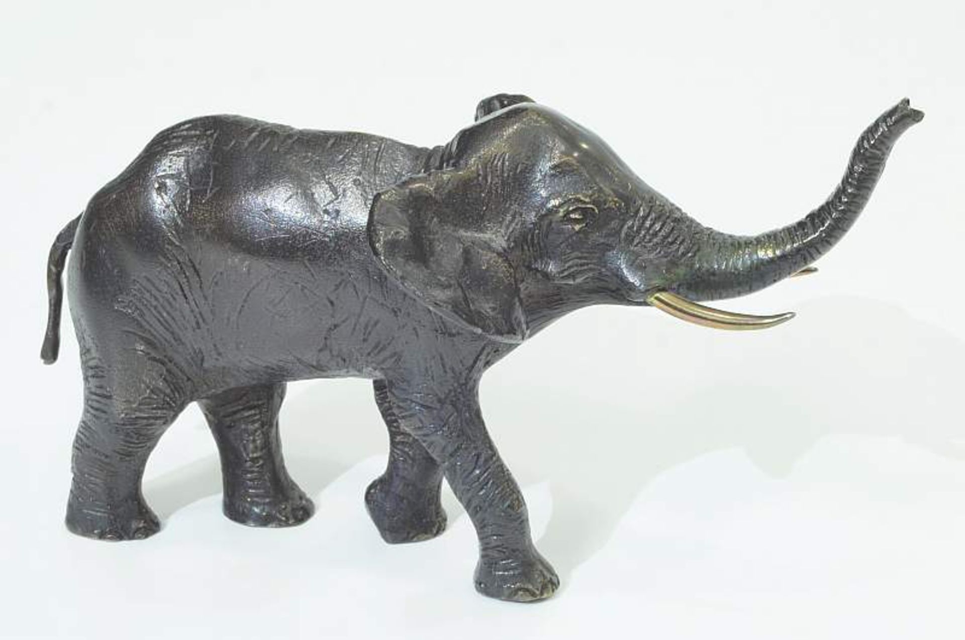 Tierplastik "Elefant". Tierplastik "Elefant". 20. Jahrhundert. Bronze, schreitende Darstellung eines - Image 3 of 5