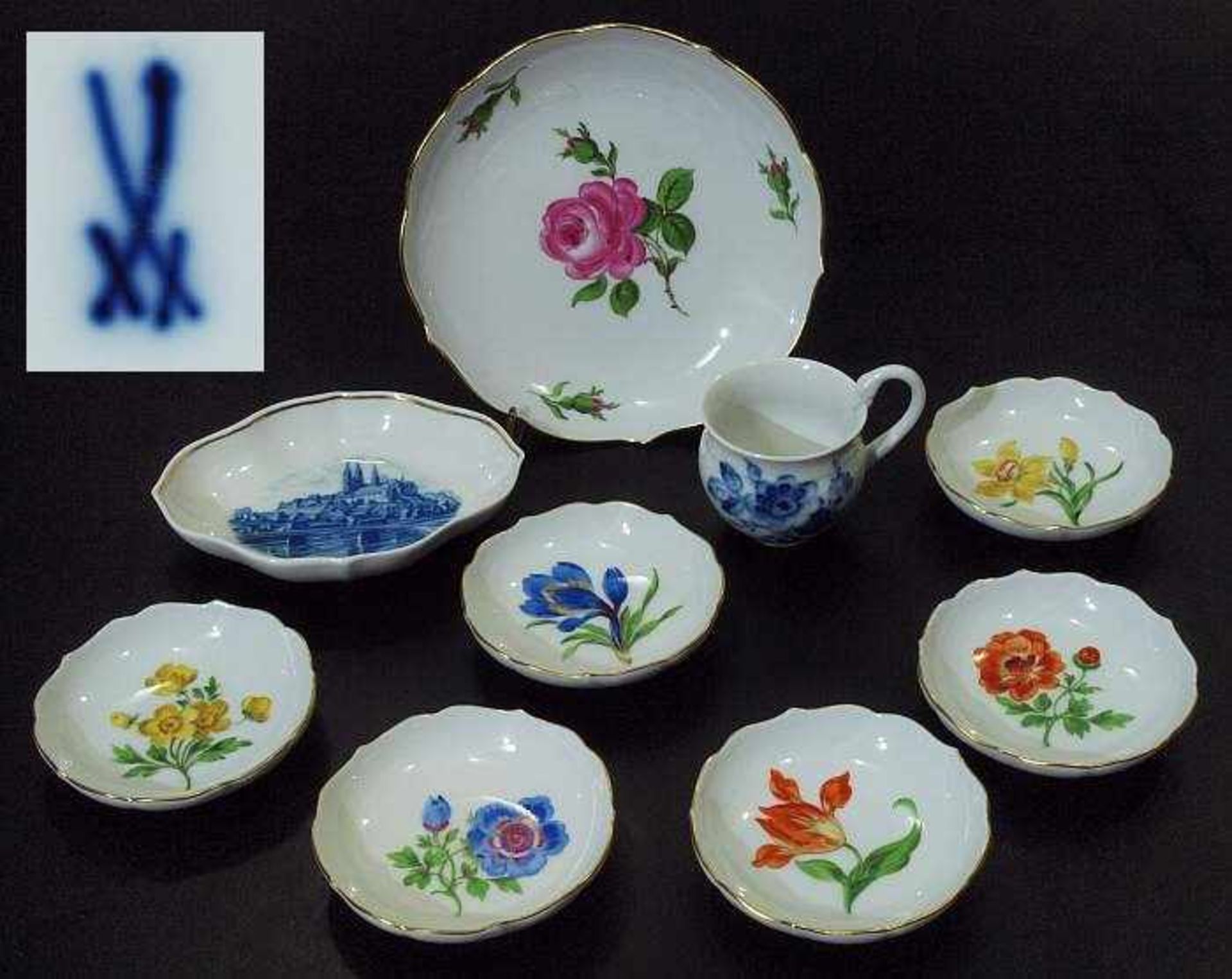 Konvolut MEISSEN. Konvolut MEISSEN. Insgesamt 9 Teile. 1) Unterschale Dekor "Rote Rose", Rand gold