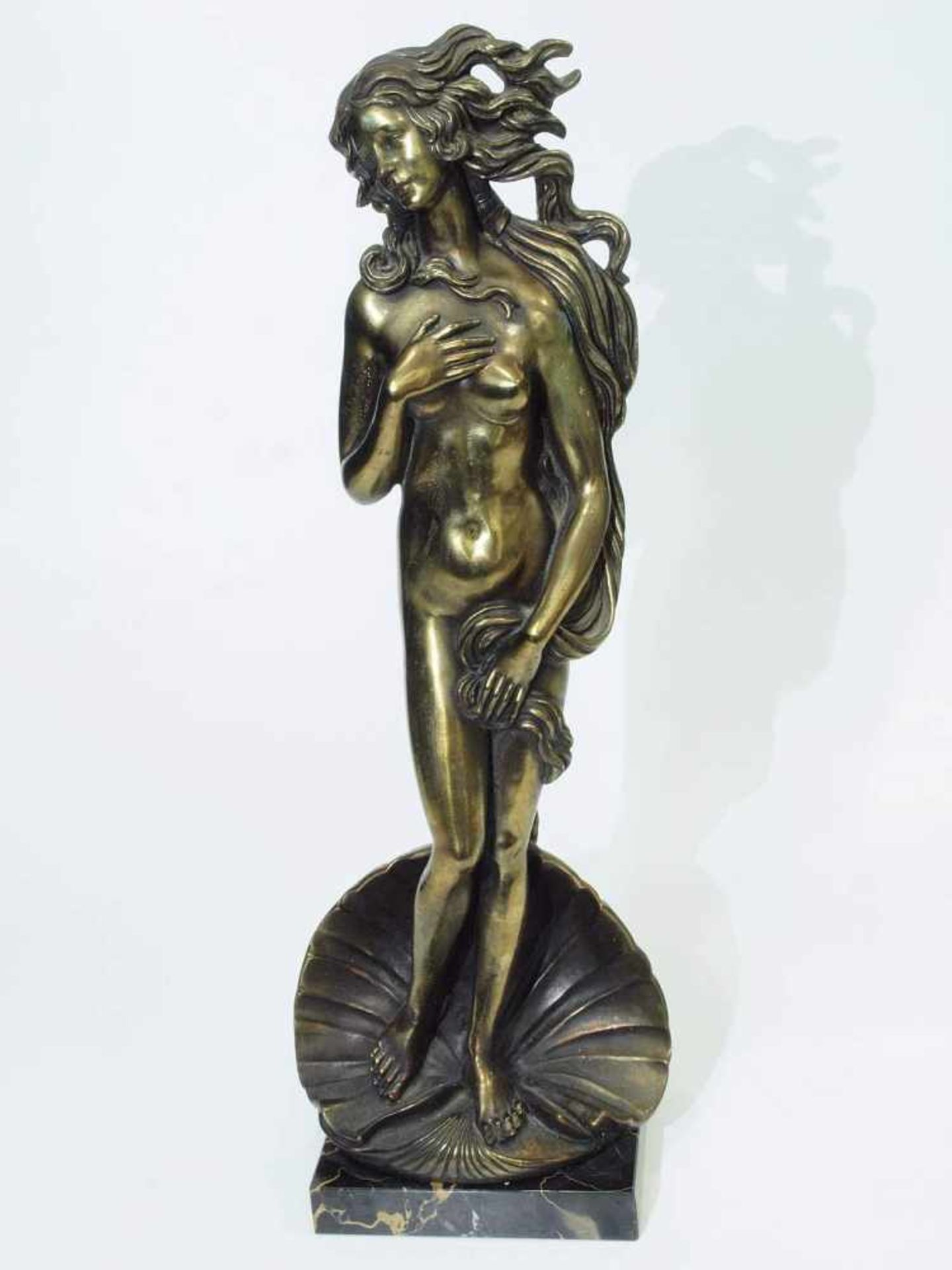Skulptur "Die Geburt der Venus". Skulptur "Die Geburt der Venus". 20. Jahrhundert. Messing. - Bild 2 aus 5