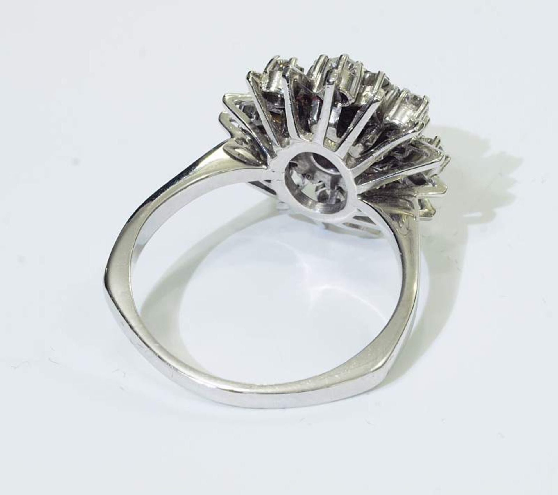 Dekorativer Ring mit Amethyst und Brillanten. Dekorativer Ring. 585er Weißgold geprüft. Kranz mit 16 - Bild 5 aus 5