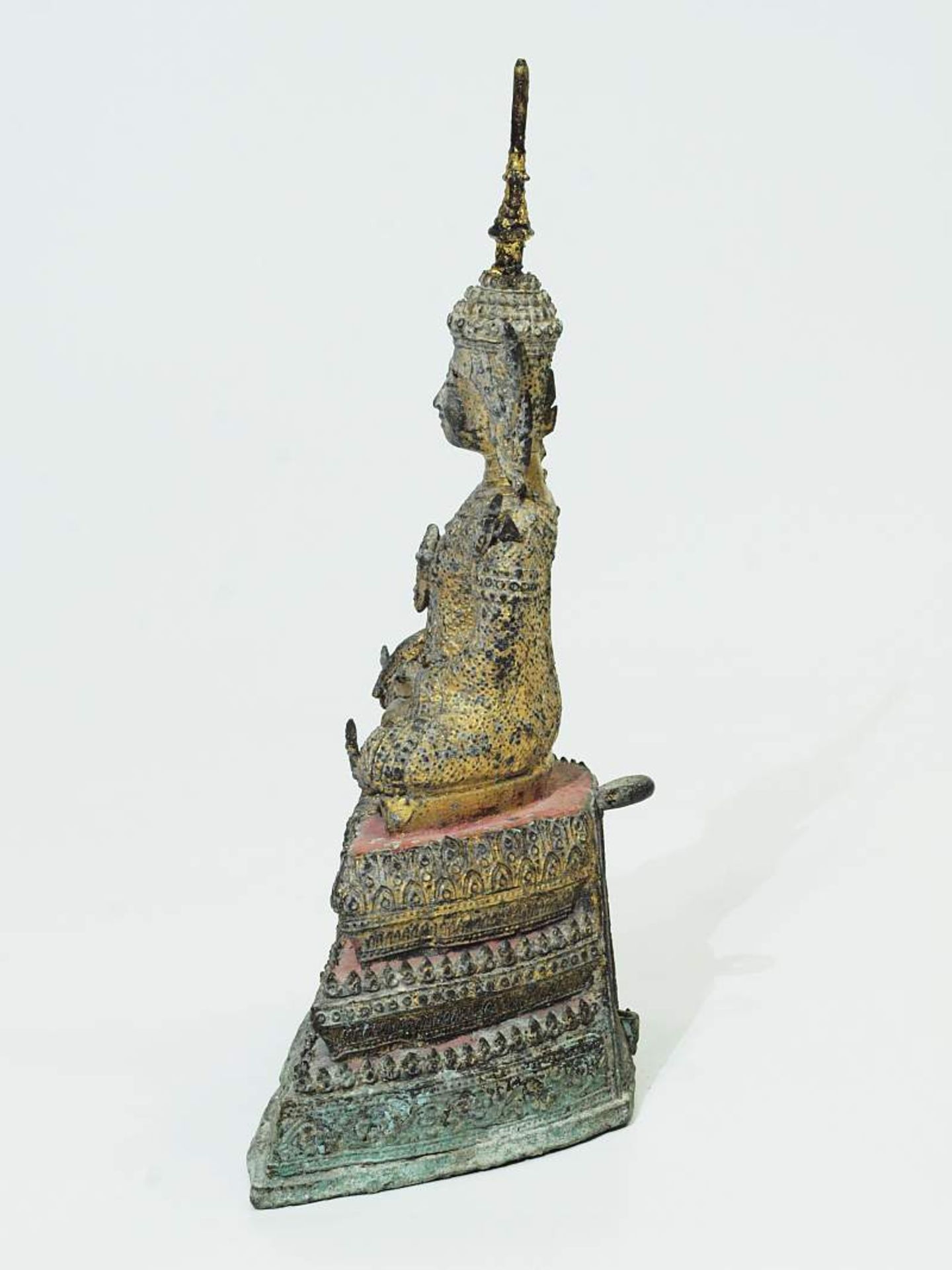 Sitzender Buddha. Sitzender Buddha. Thailand Rattanakosin, 19. Jahrhundert. Bronze, Reste einer - Bild 3 aus 6