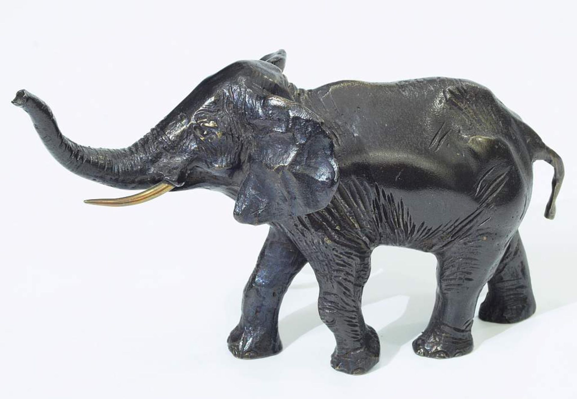 Tierplastik "Elefant". Tierplastik "Elefant". 20. Jahrhundert. Bronze, schreitende Darstellung eines - Image 2 of 5