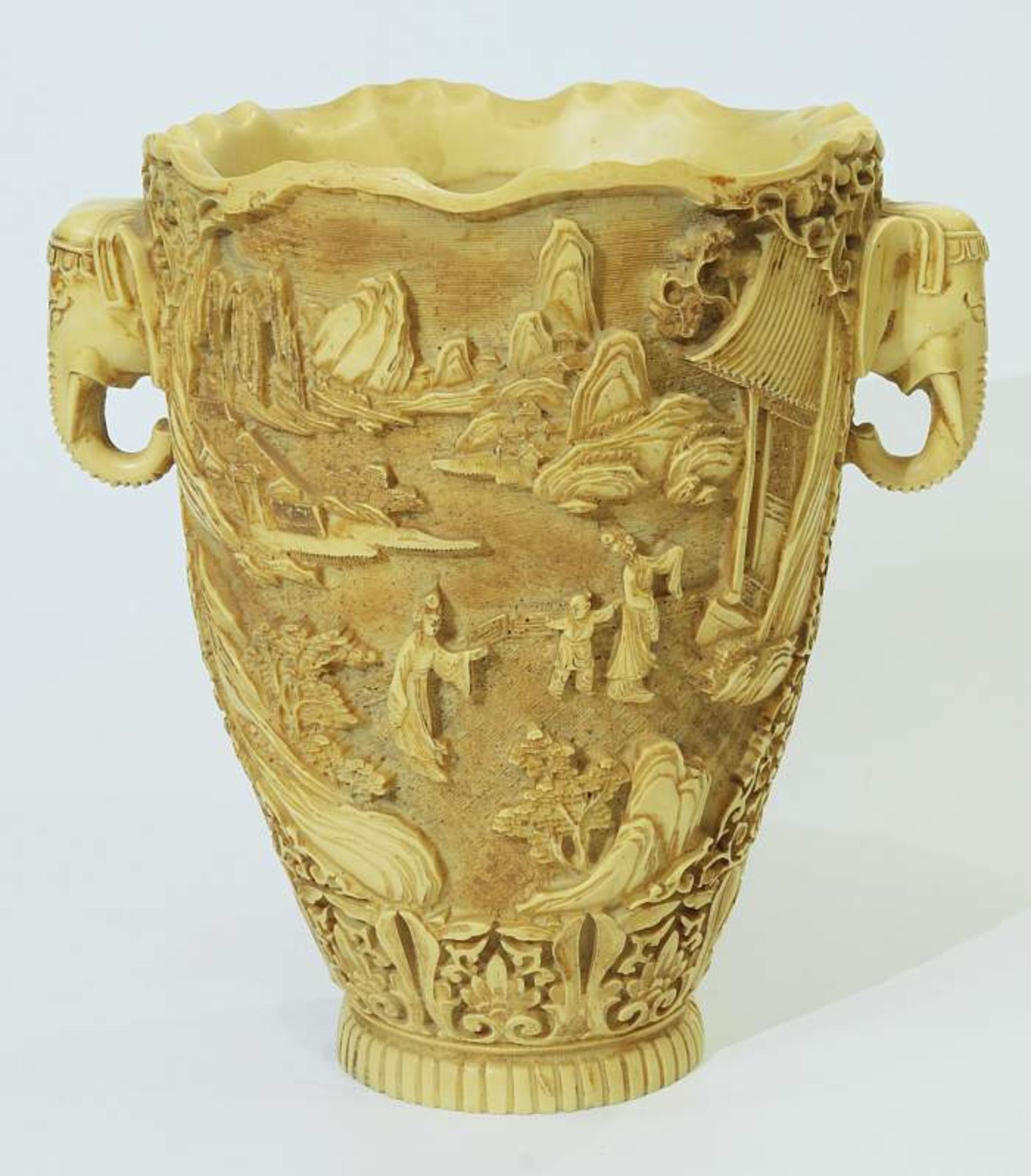 Vase mit Elefantenkopf-Handhaben. Vase mit Elefantenkopf-Handhaben. Asien, 20. Jahrhundert.